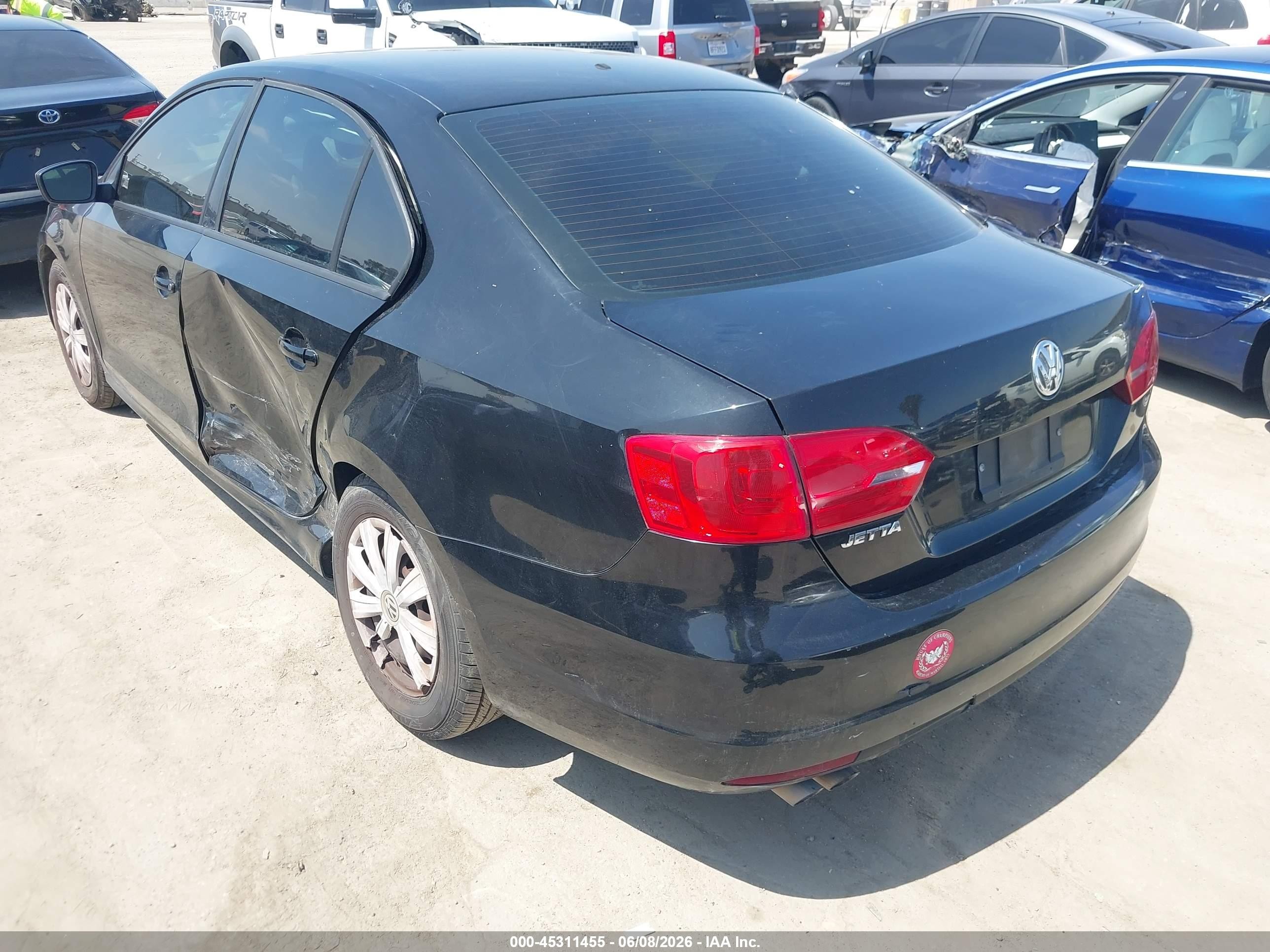 2014 Volkswagen Jetta 2.0l S Черный vin: 3VW2K7AJ5EM383082