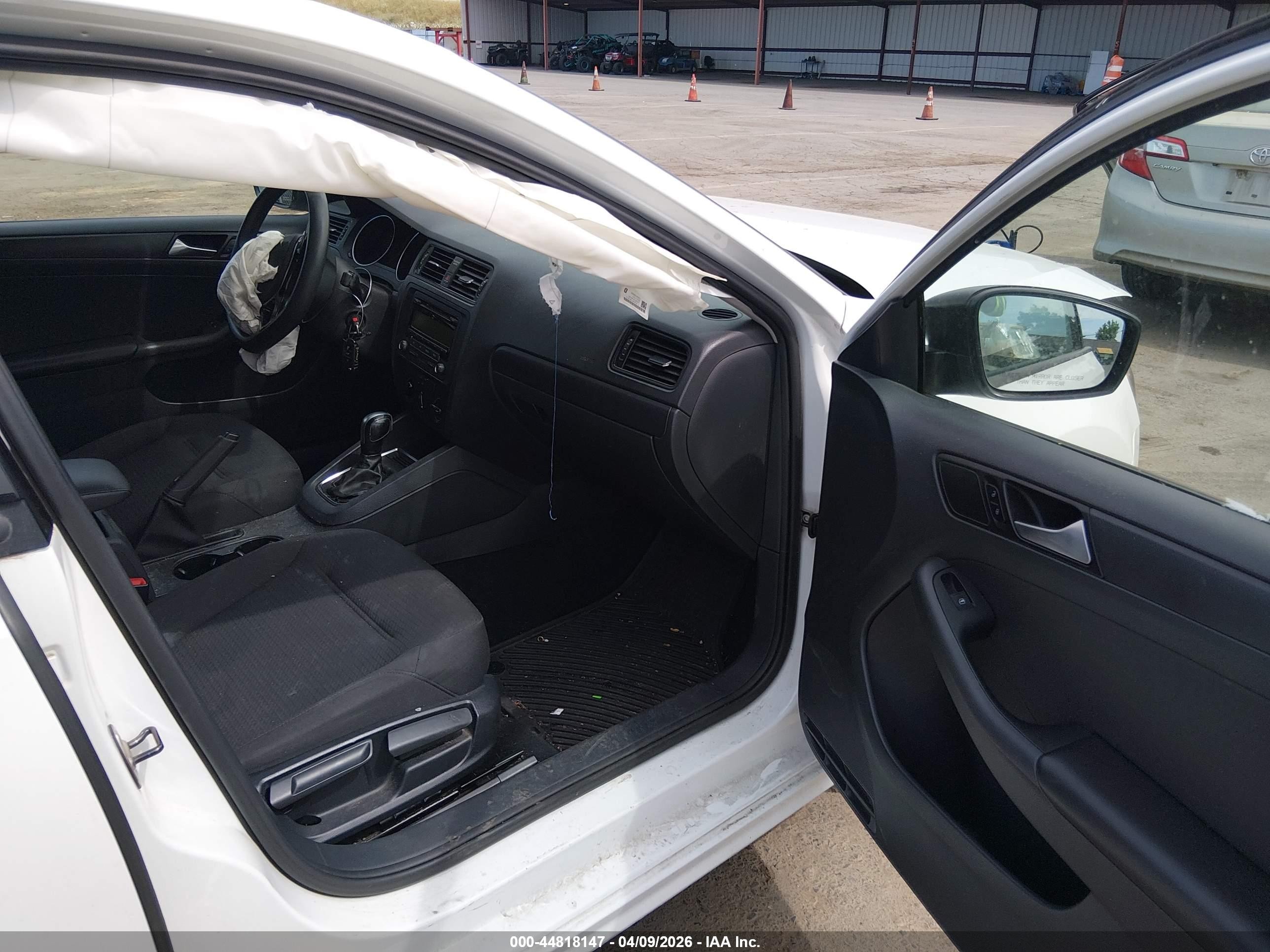 2015 Volkswagen Jetta 2.0l S White vin: 3VW2K7AJ5FM215122