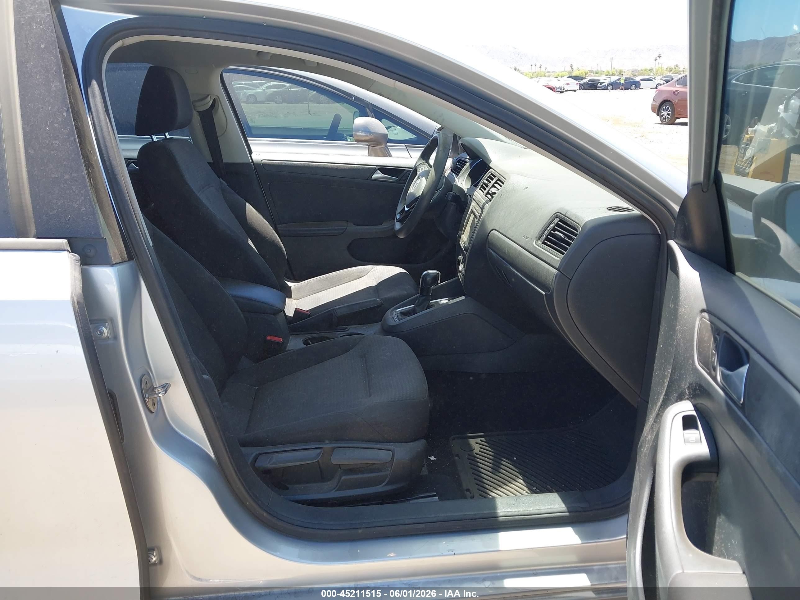 2015 Volkswagen Jetta 2.0l S Серебряный vin: 3VW2K7AJ5FM218523
