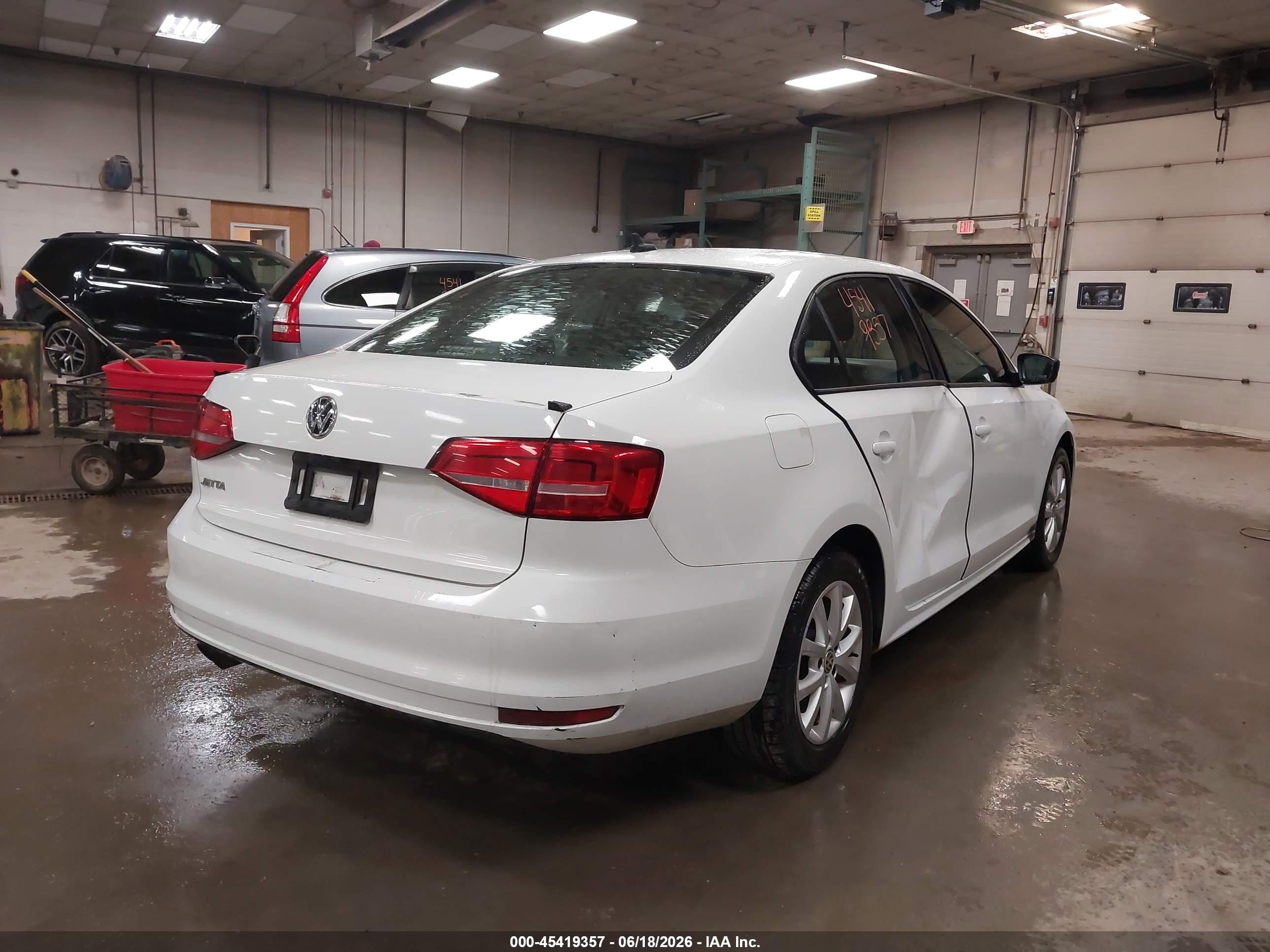 2015 Volkswagen Jetta 2.0l S Белый vin: 3VW2K7AJ5FM225116
