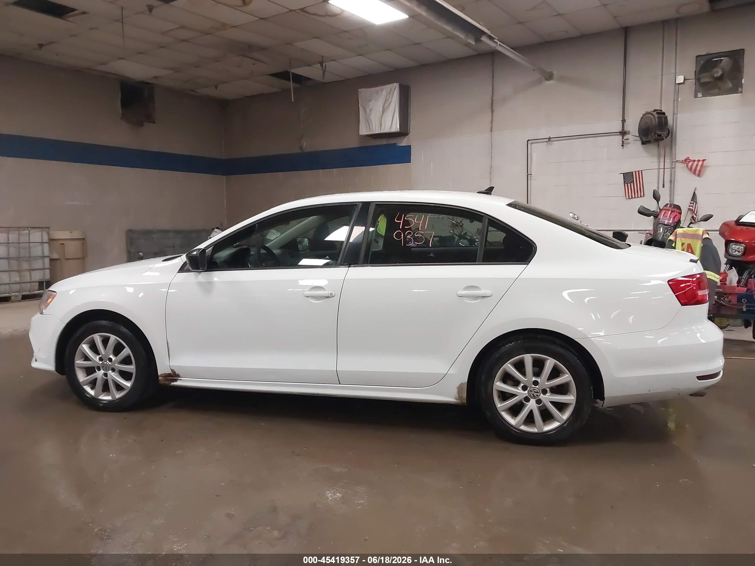 2015 Volkswagen Jetta 2.0l S Белый vin: 3VW2K7AJ5FM225116