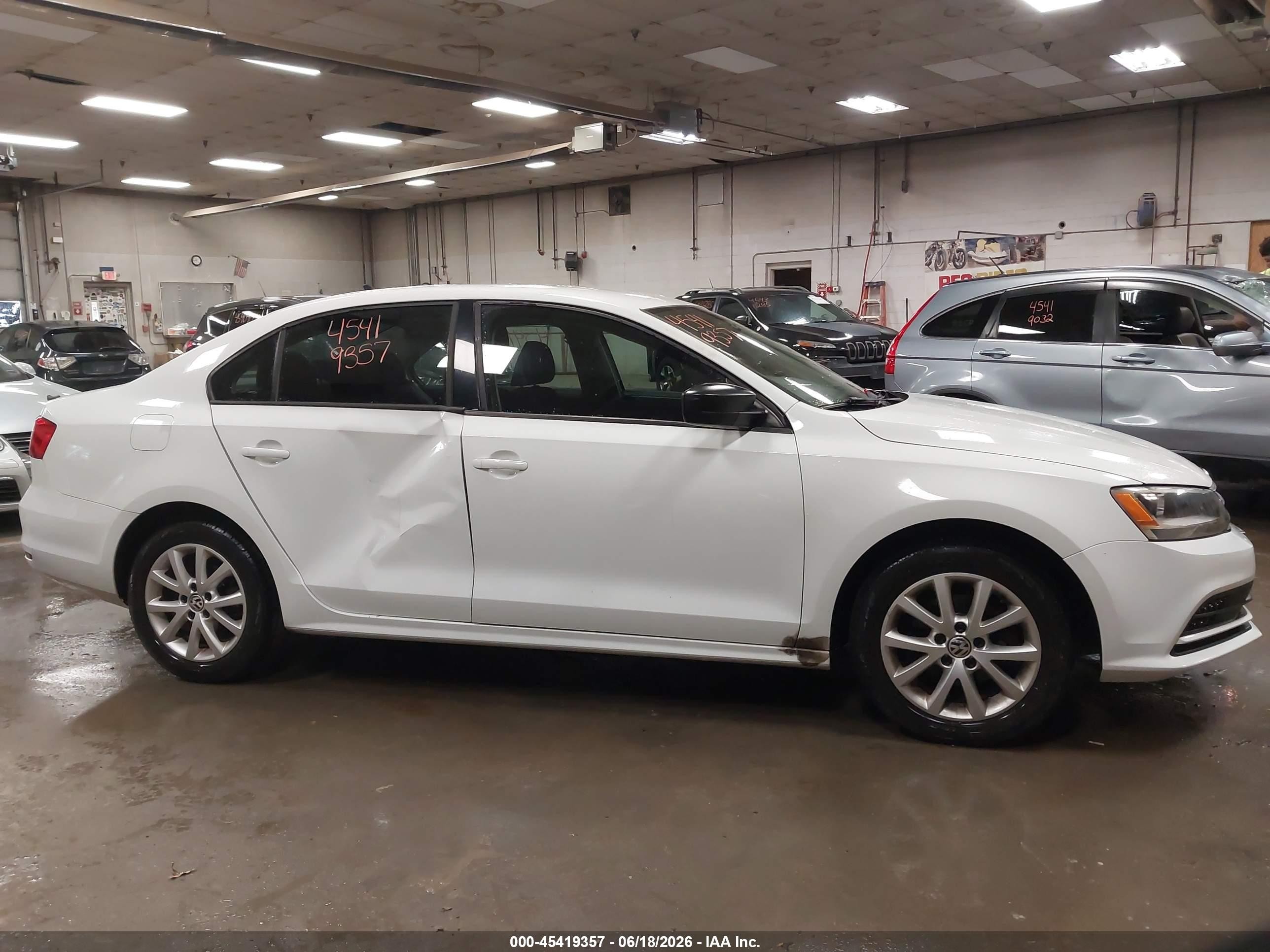 2015 Volkswagen Jetta 2.0l S Белый vin: 3VW2K7AJ5FM225116
