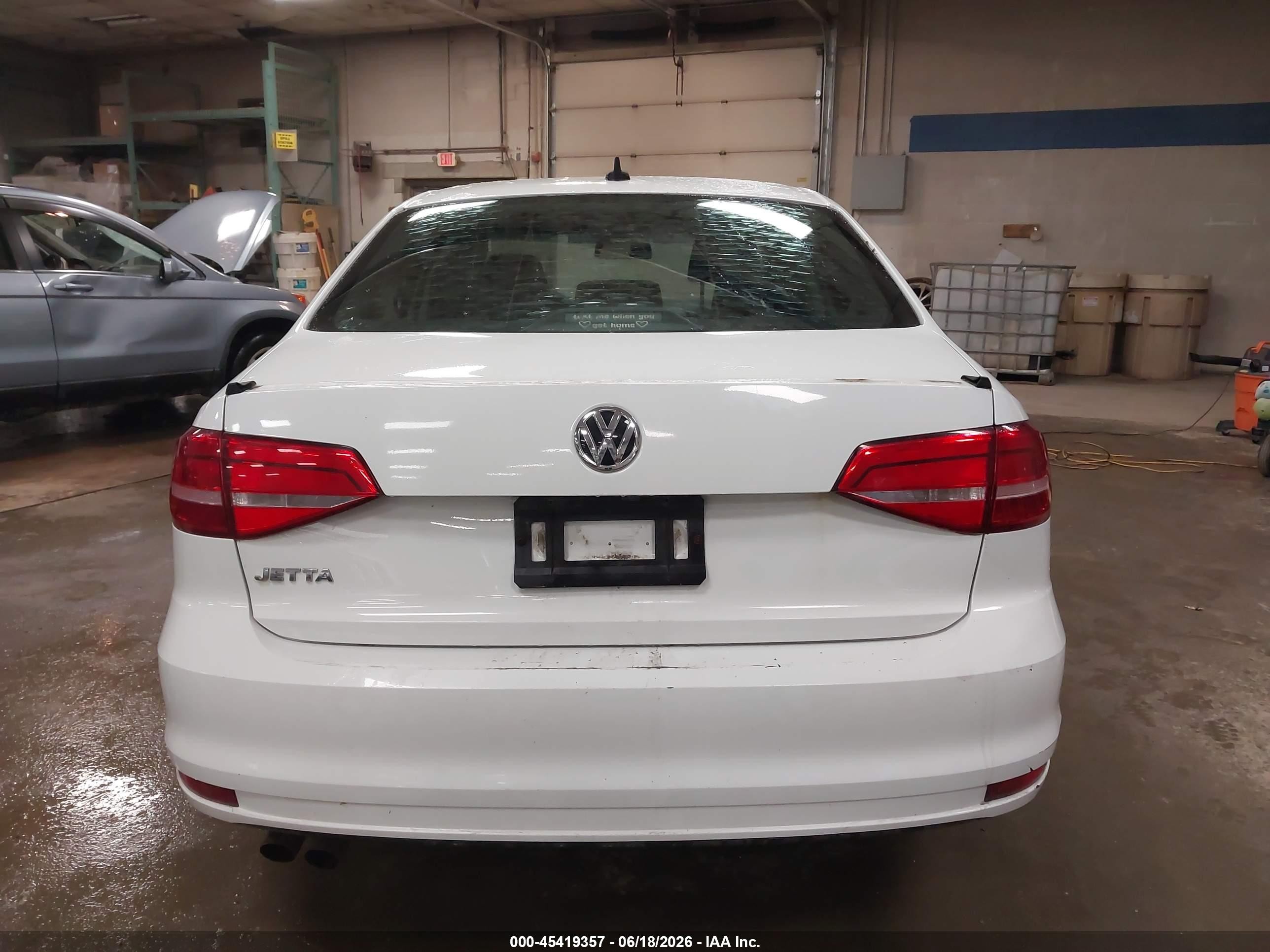 2015 Volkswagen Jetta 2.0l S Белый vin: 3VW2K7AJ5FM225116