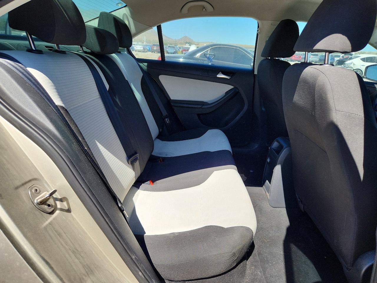 2015 Volkswagen Jetta Base Silver vin: 3VW2K7AJ5FM266202