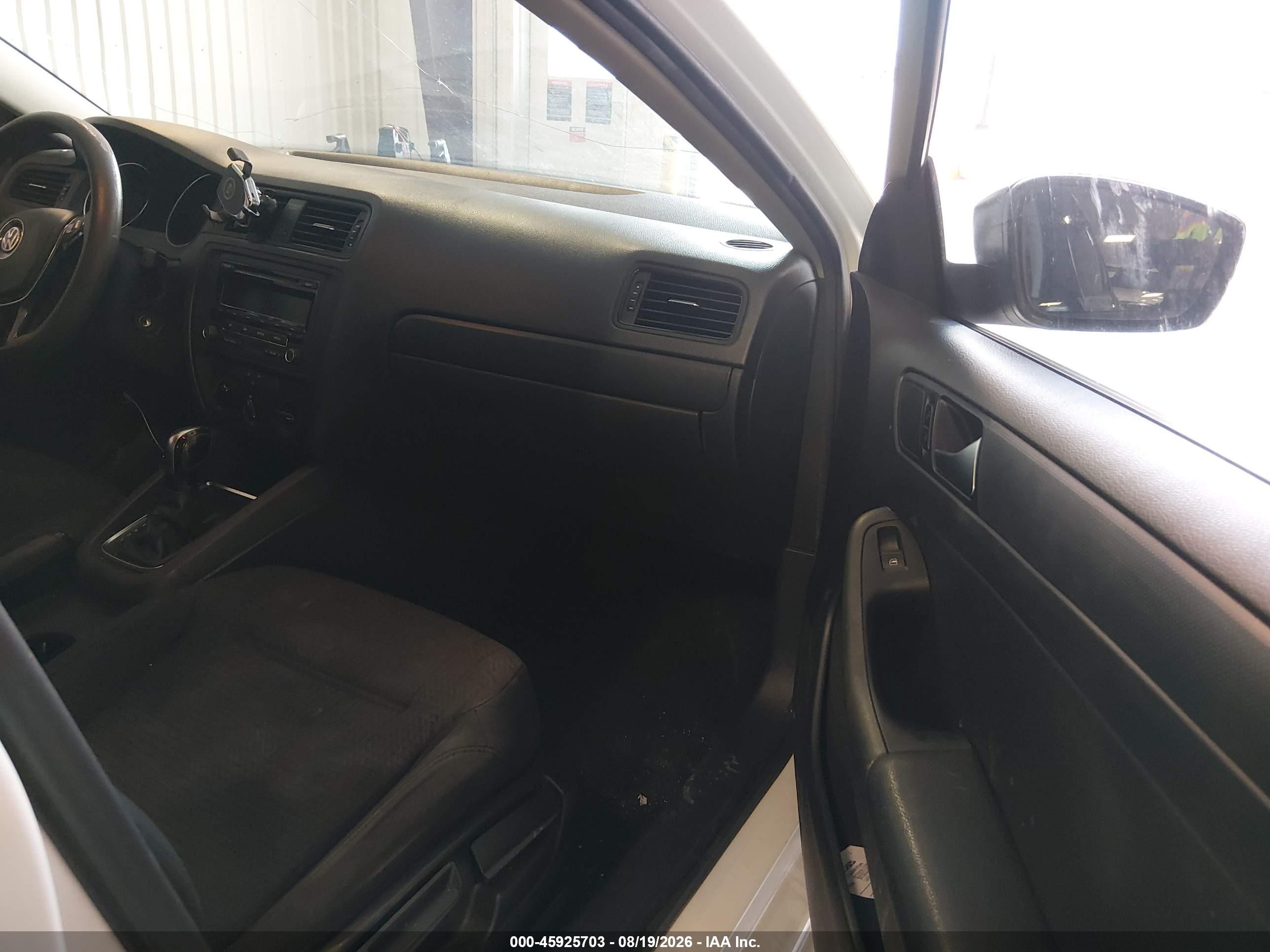 2015 Volkswagen Jetta 2.0l S White vin: 3VW2K7AJ5FM309601