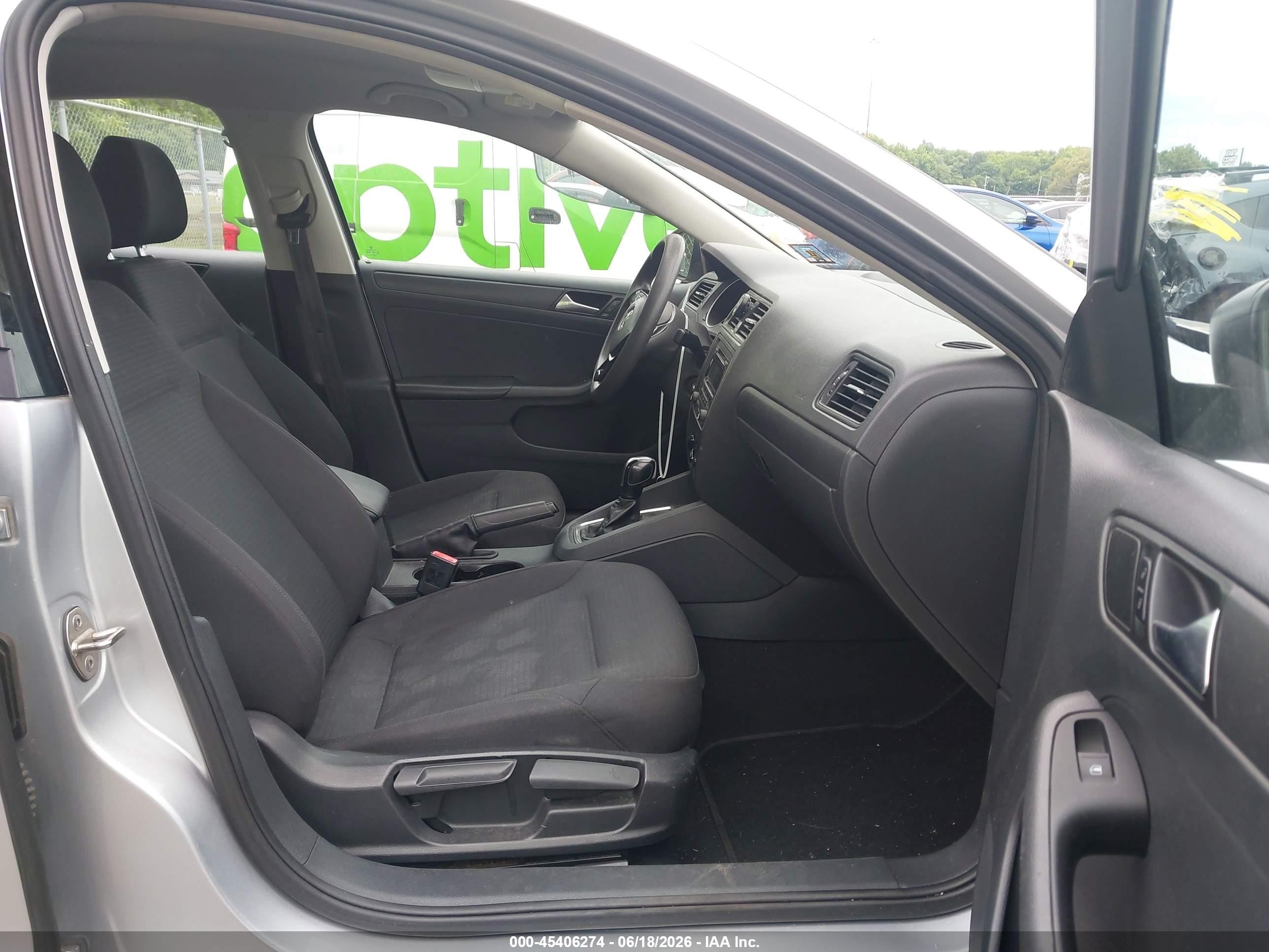 2015 Volkswagen Jetta 2.0l S Серебряный vin: 3VW2K7AJ5FM421282