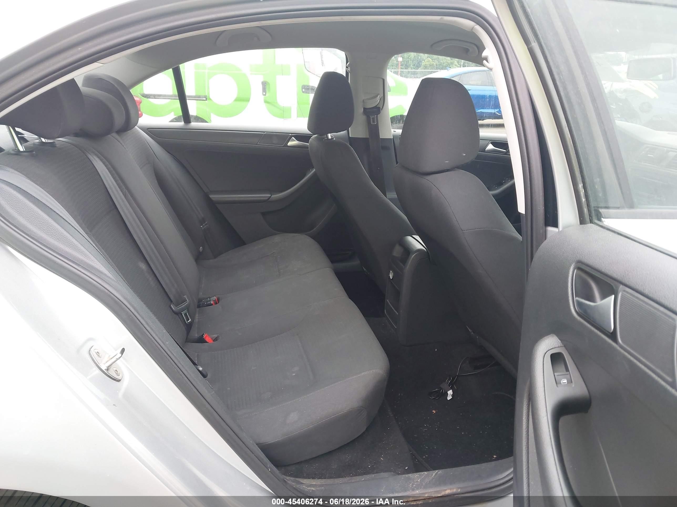 2015 Volkswagen Jetta 2.0l S Серебряный vin: 3VW2K7AJ5FM421282