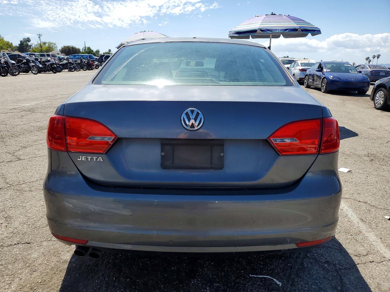 2011 Volkswagen Jetta Base Серый vin: 3VW2K7AJ6BM113547