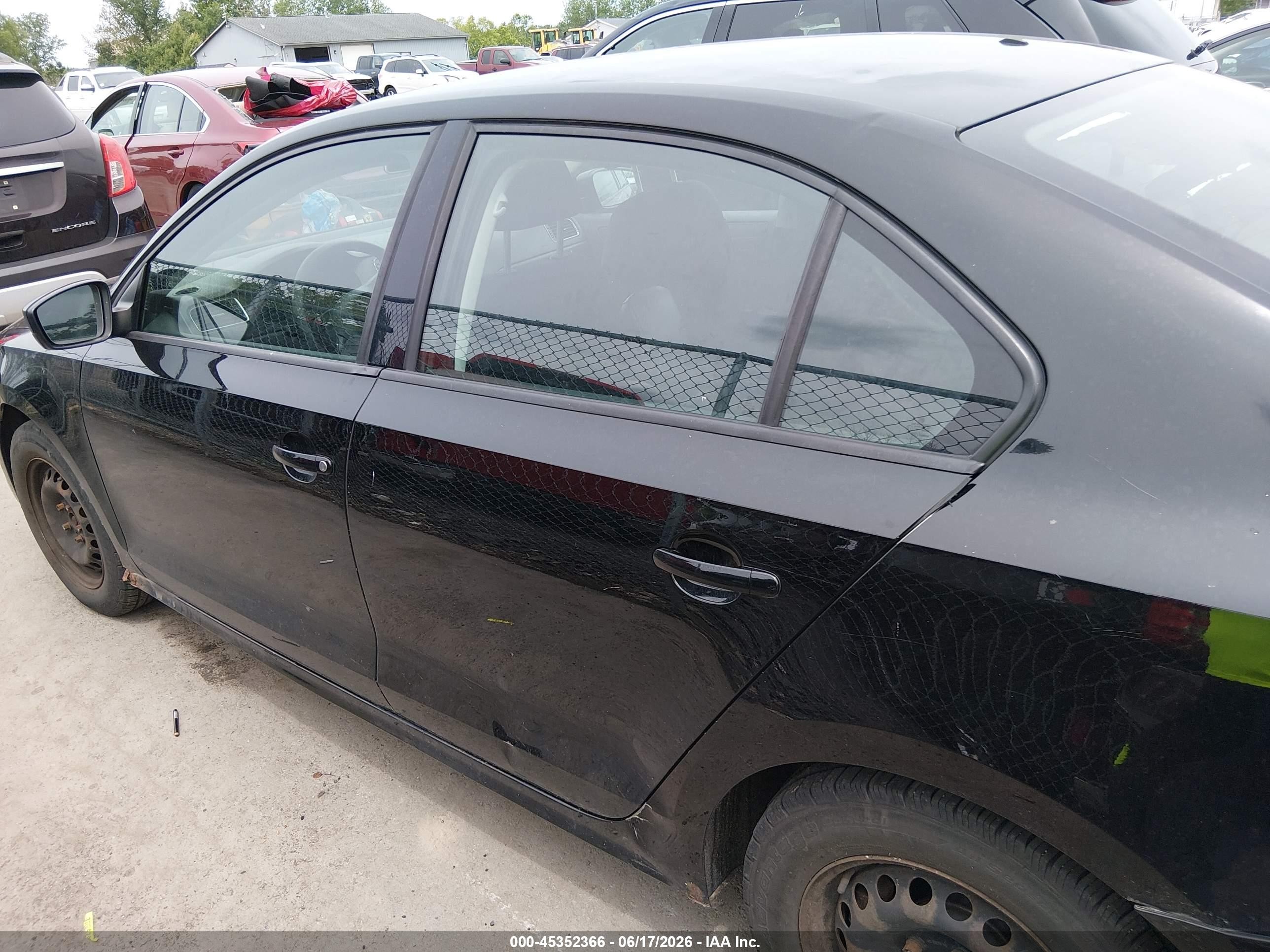 2013 Volkswagen Jetta 2.0l S Black vin: 3VW2K7AJ6DM267520