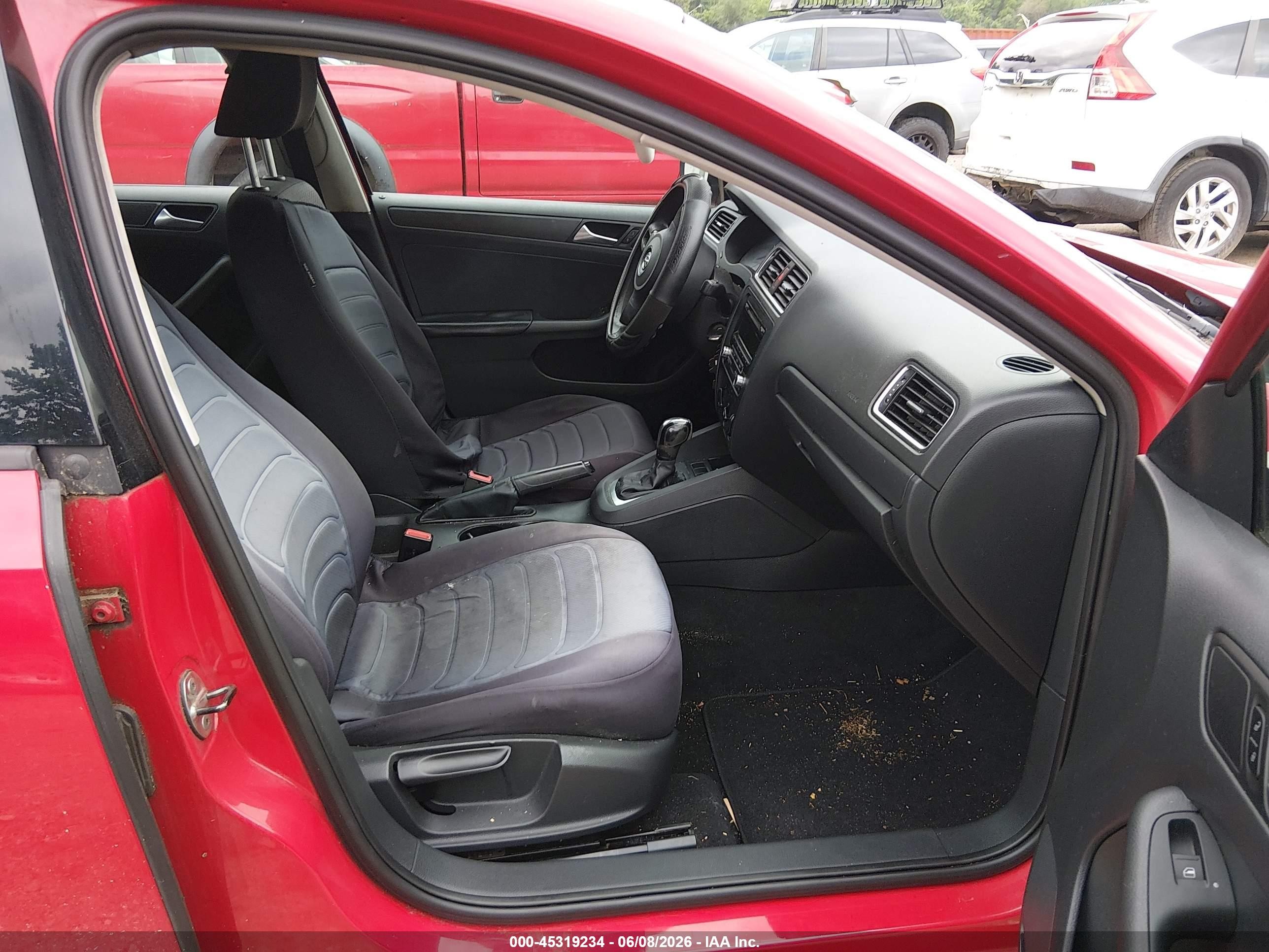 2013 Volkswagen Jetta 2.0l S Красный vin: 3VW2K7AJ6DM382148