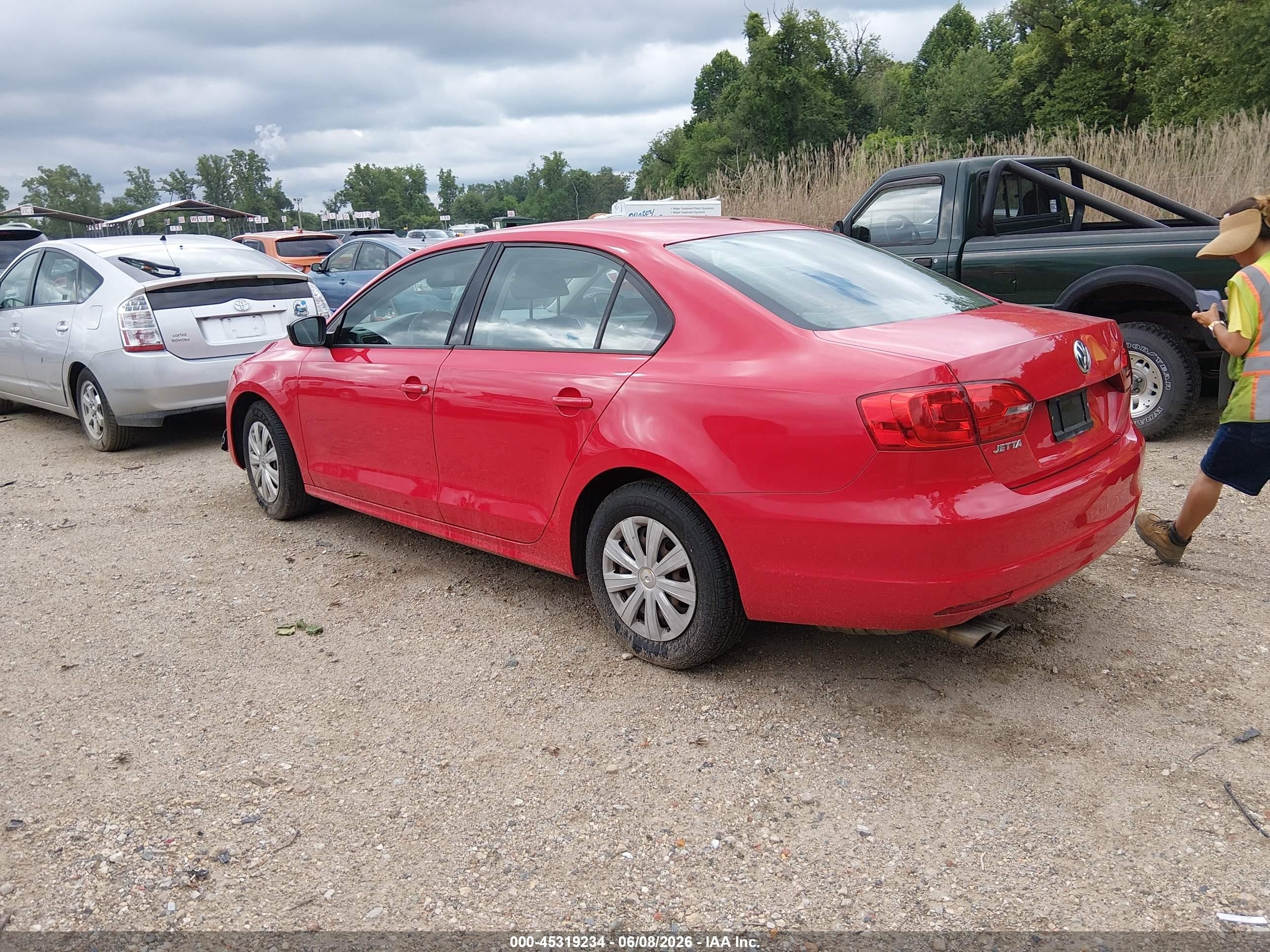 2013 Volkswagen Jetta 2.0l S Красный vin: 3VW2K7AJ6DM382148