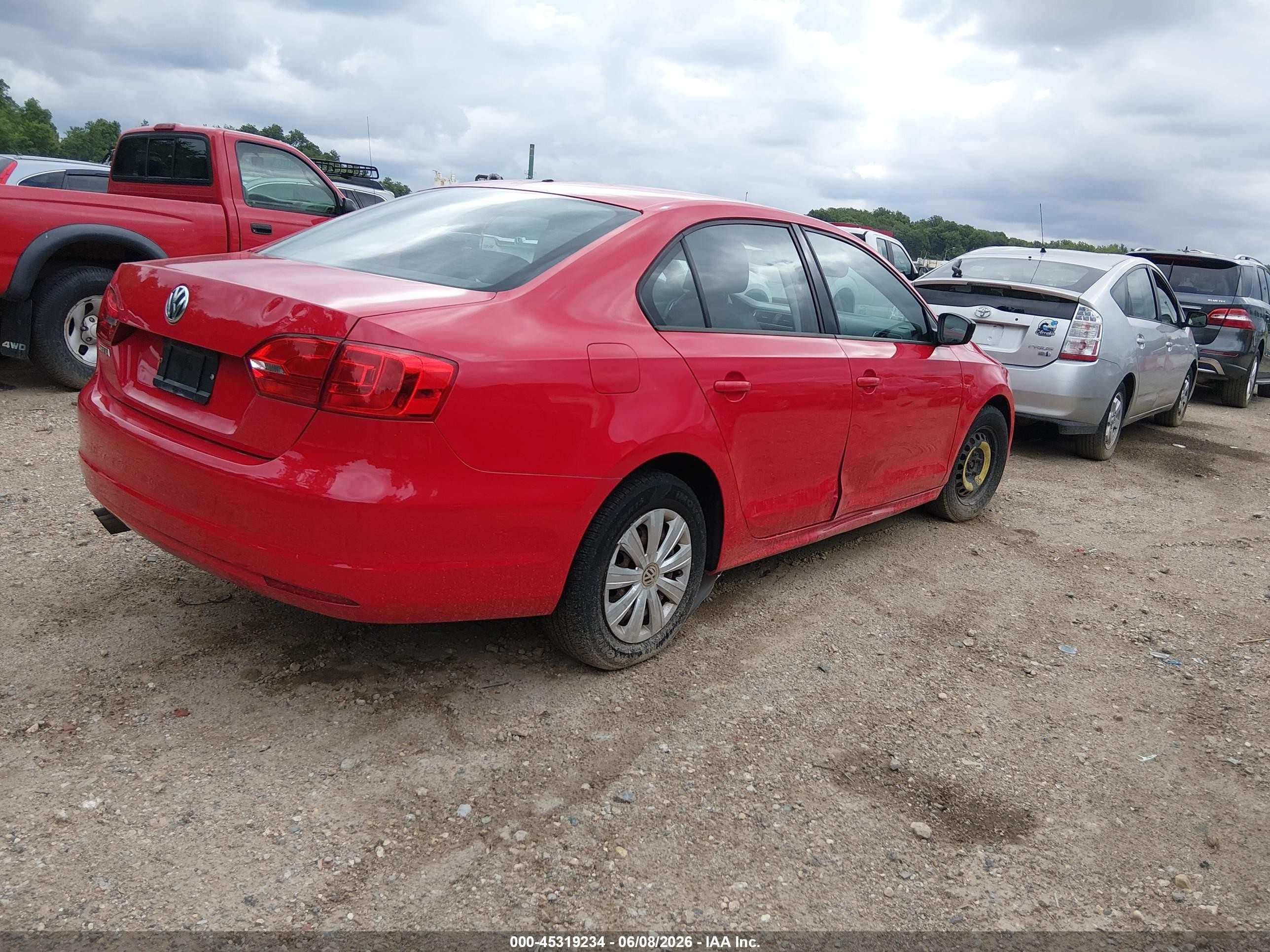 2013 Volkswagen Jetta 2.0l S Красный vin: 3VW2K7AJ6DM382148