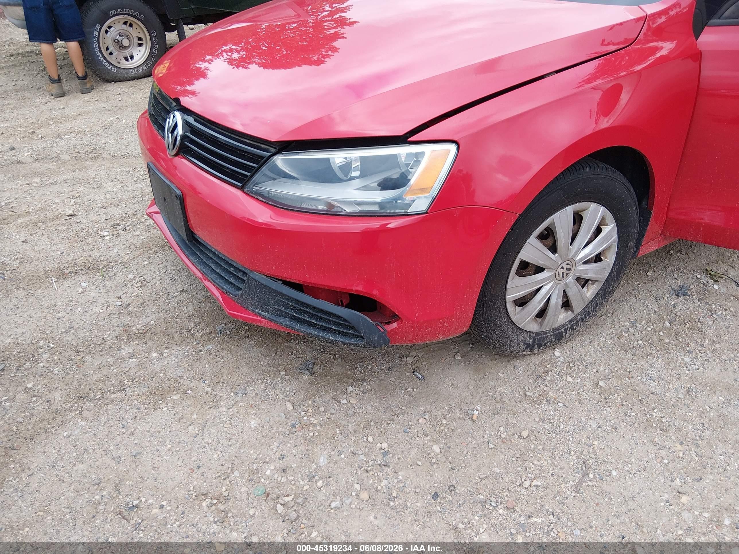 2013 Volkswagen Jetta 2.0l S Красный vin: 3VW2K7AJ6DM382148