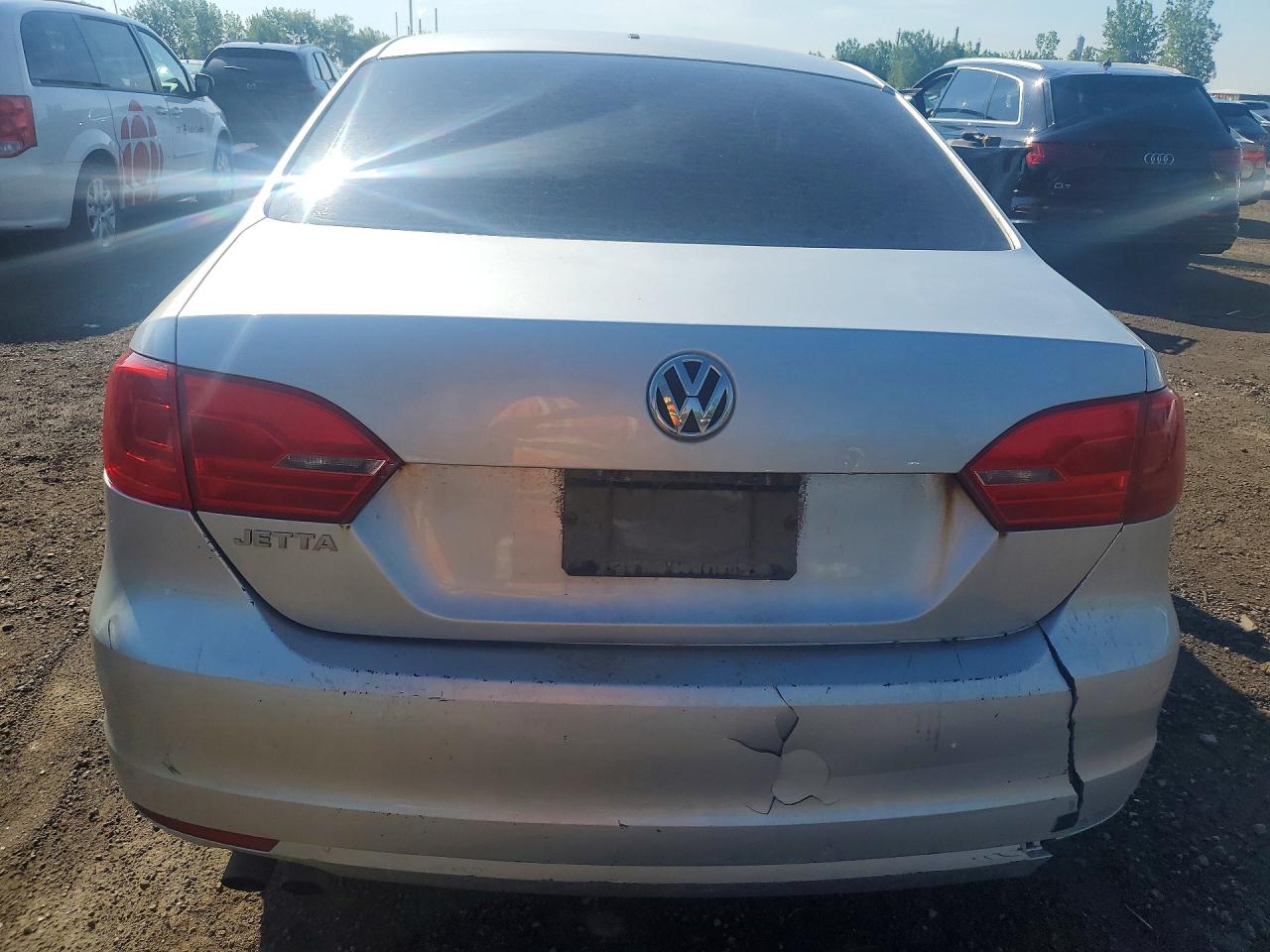 2014 Volkswagen Jetta Base Серебряный vin: 3VW2K7AJ6EM245728