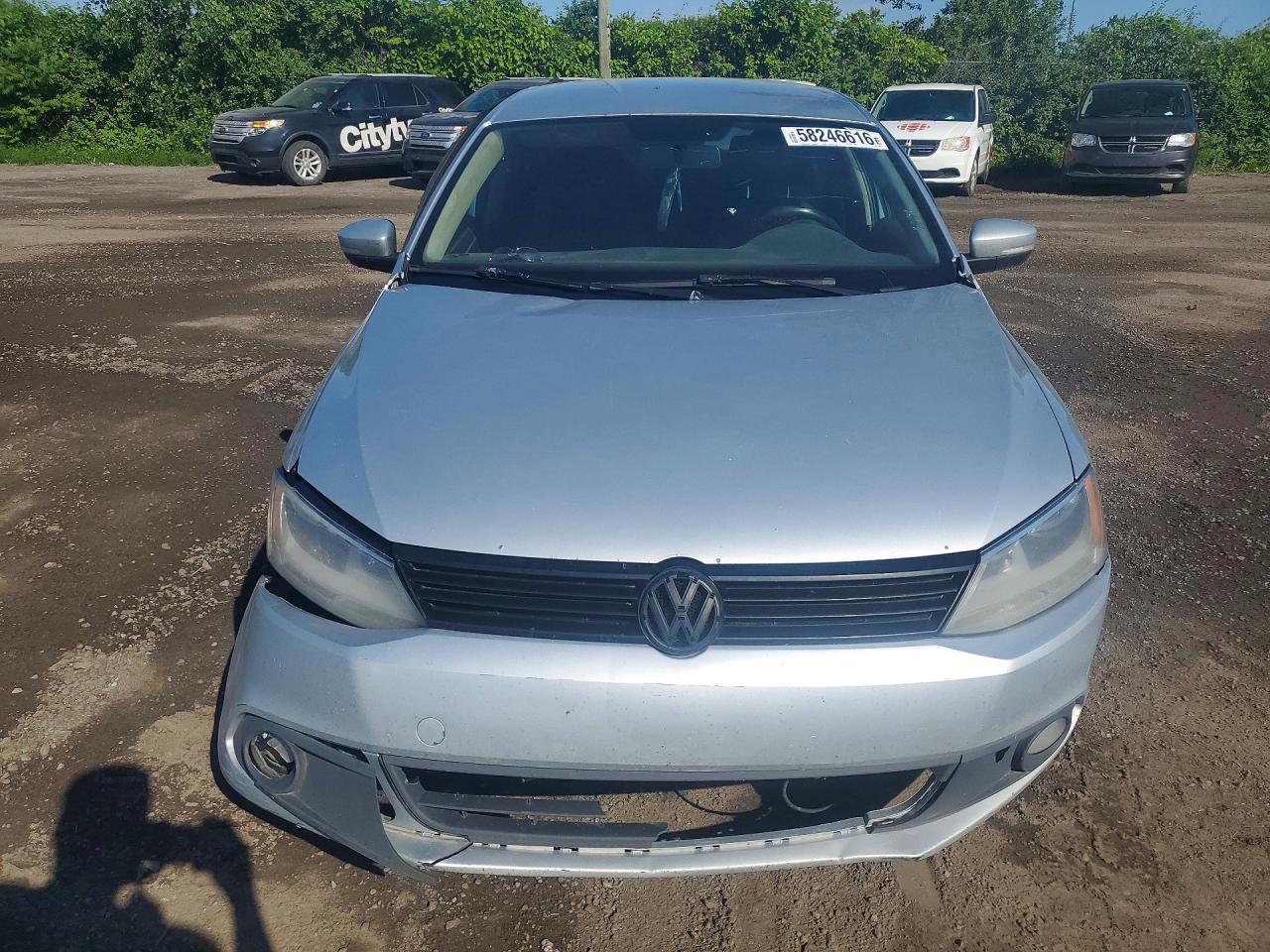 2014 Volkswagen Jetta Base Серебряный vin: 3VW2K7AJ6EM245728