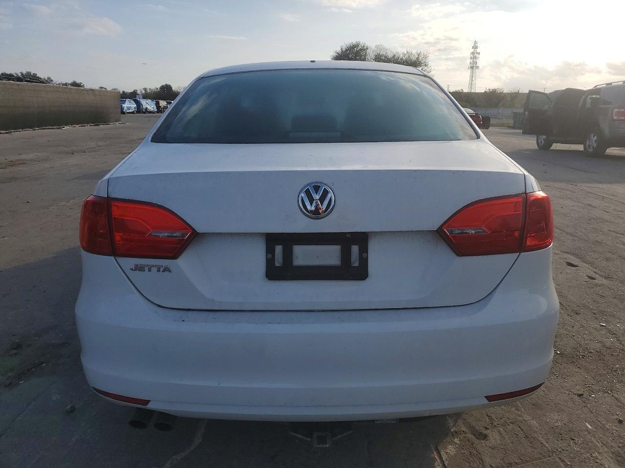 2014 Volkswagen Jetta Base White vin: 3VW2K7AJ6EM312926