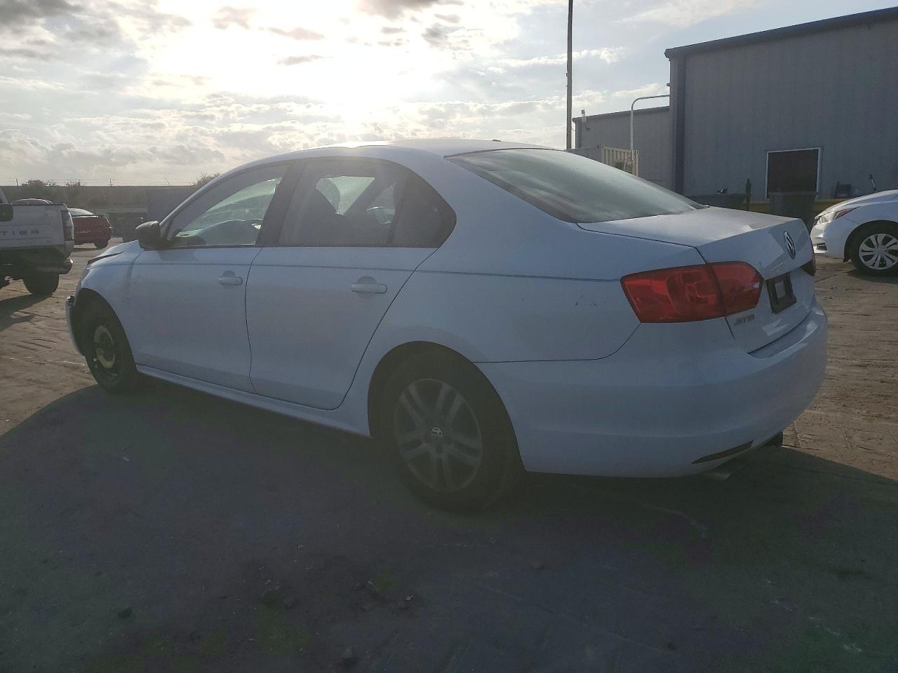 2014 Volkswagen Jetta Base White vin: 3VW2K7AJ6EM312926