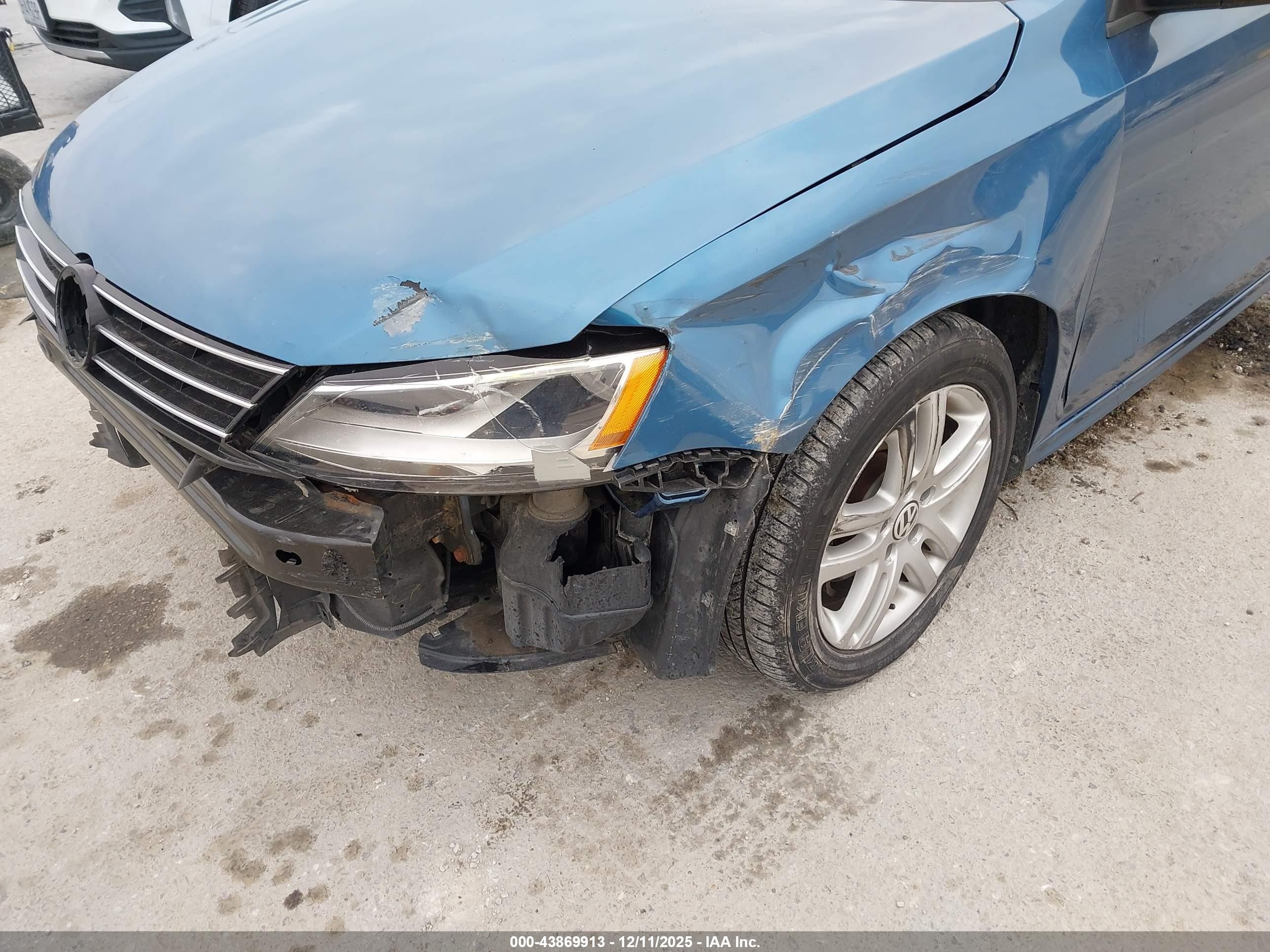 2015 Volkswagen Jetta 2.0l S Синий vin: 3VW2K7AJ6FM355437
