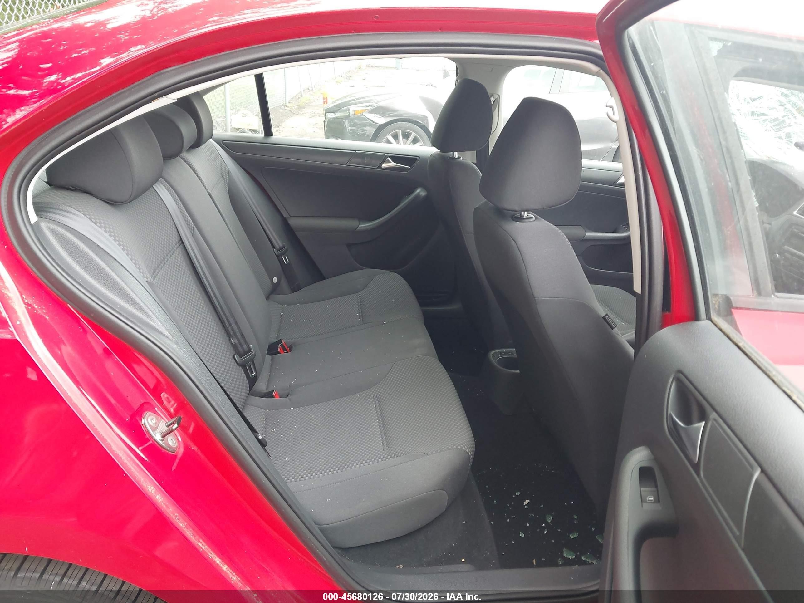 2011 Volkswagen Jetta 2.0l S Red vin: 3VW2K7AJ7BM080686