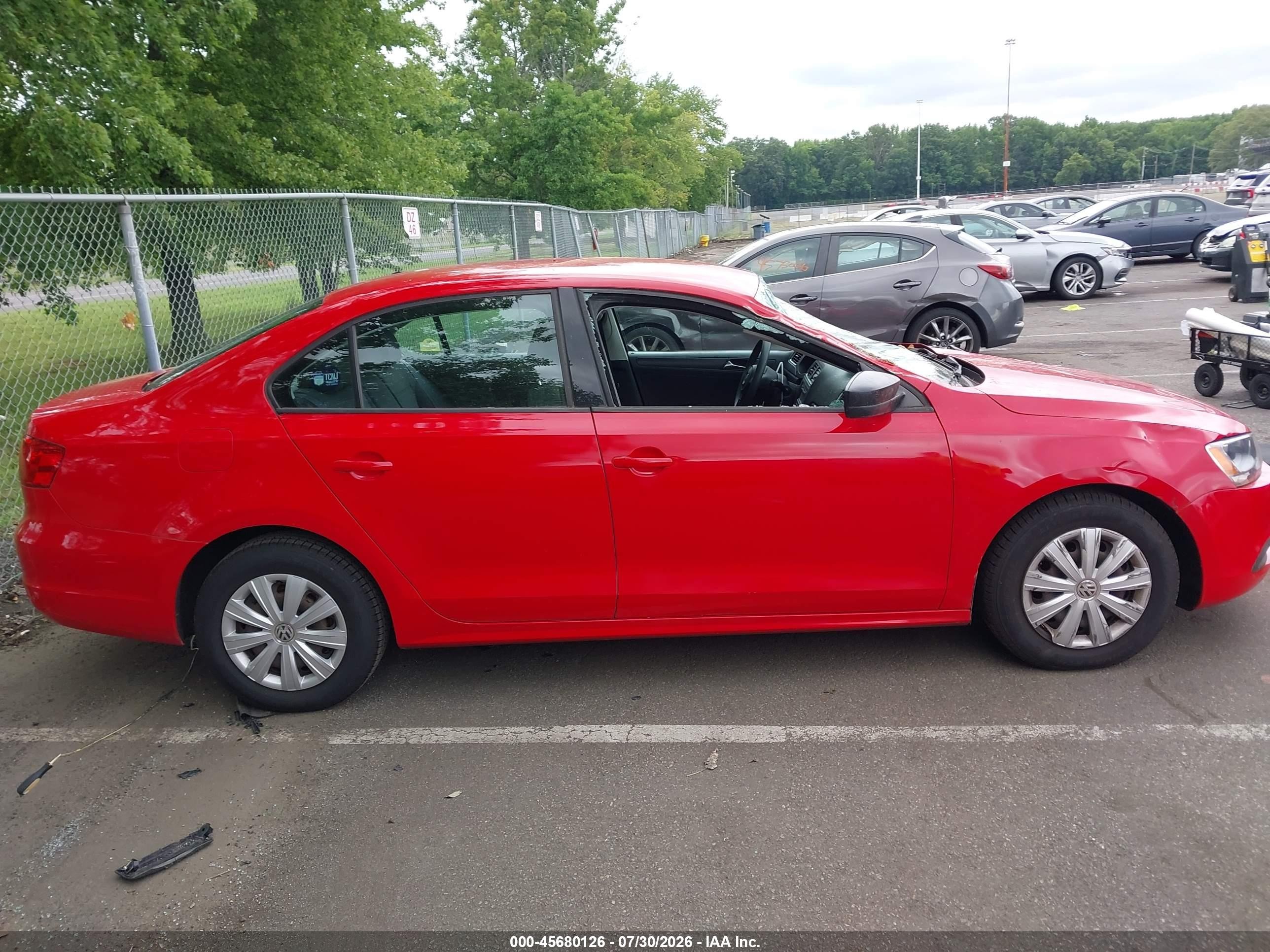 2011 Volkswagen Jetta 2.0l S Red vin: 3VW2K7AJ7BM080686