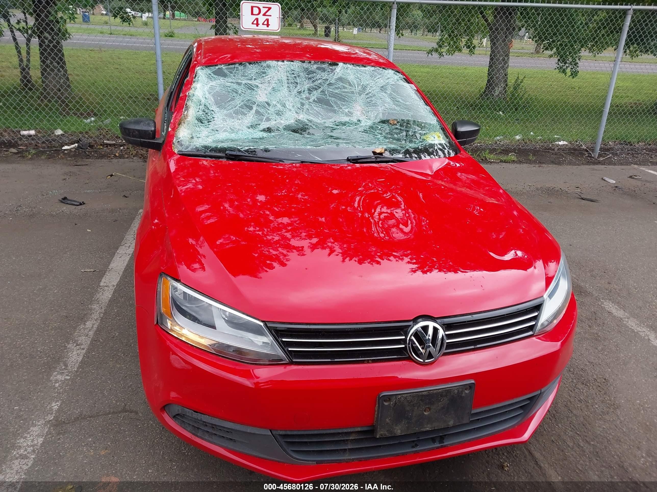 2011 Volkswagen Jetta 2.0l S Red vin: 3VW2K7AJ7BM080686