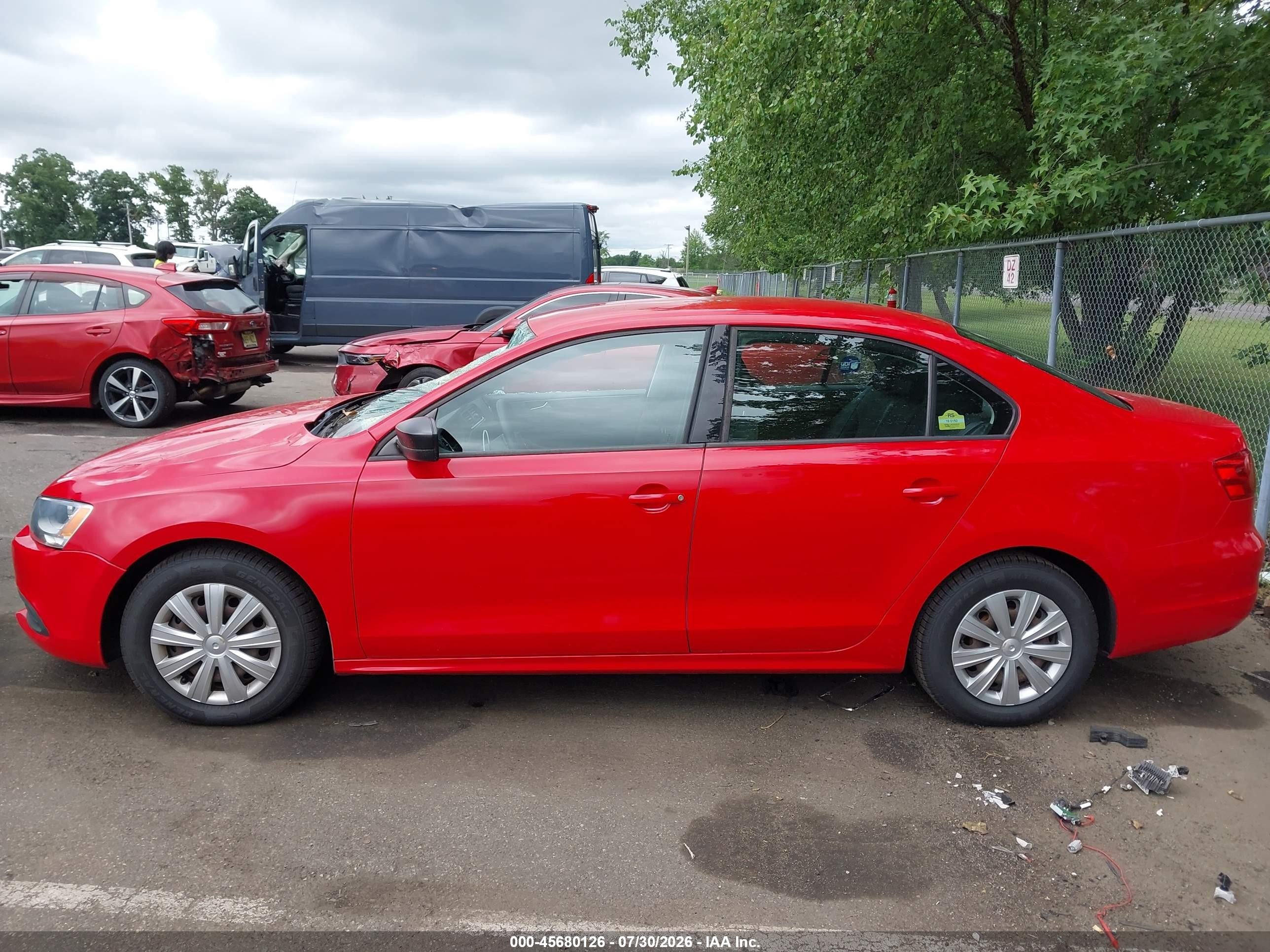 2011 Volkswagen Jetta 2.0l S Red vin: 3VW2K7AJ7BM080686