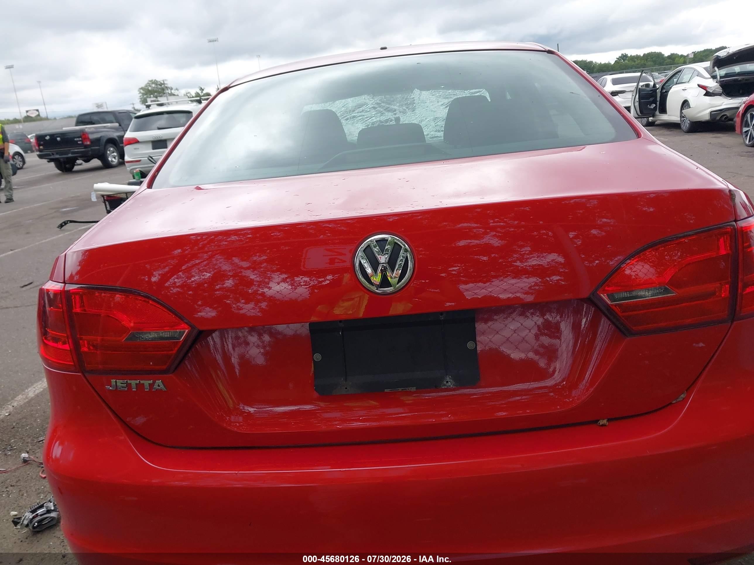 2011 Volkswagen Jetta 2.0l S Красный vin: 3VW2K7AJ7BM080686