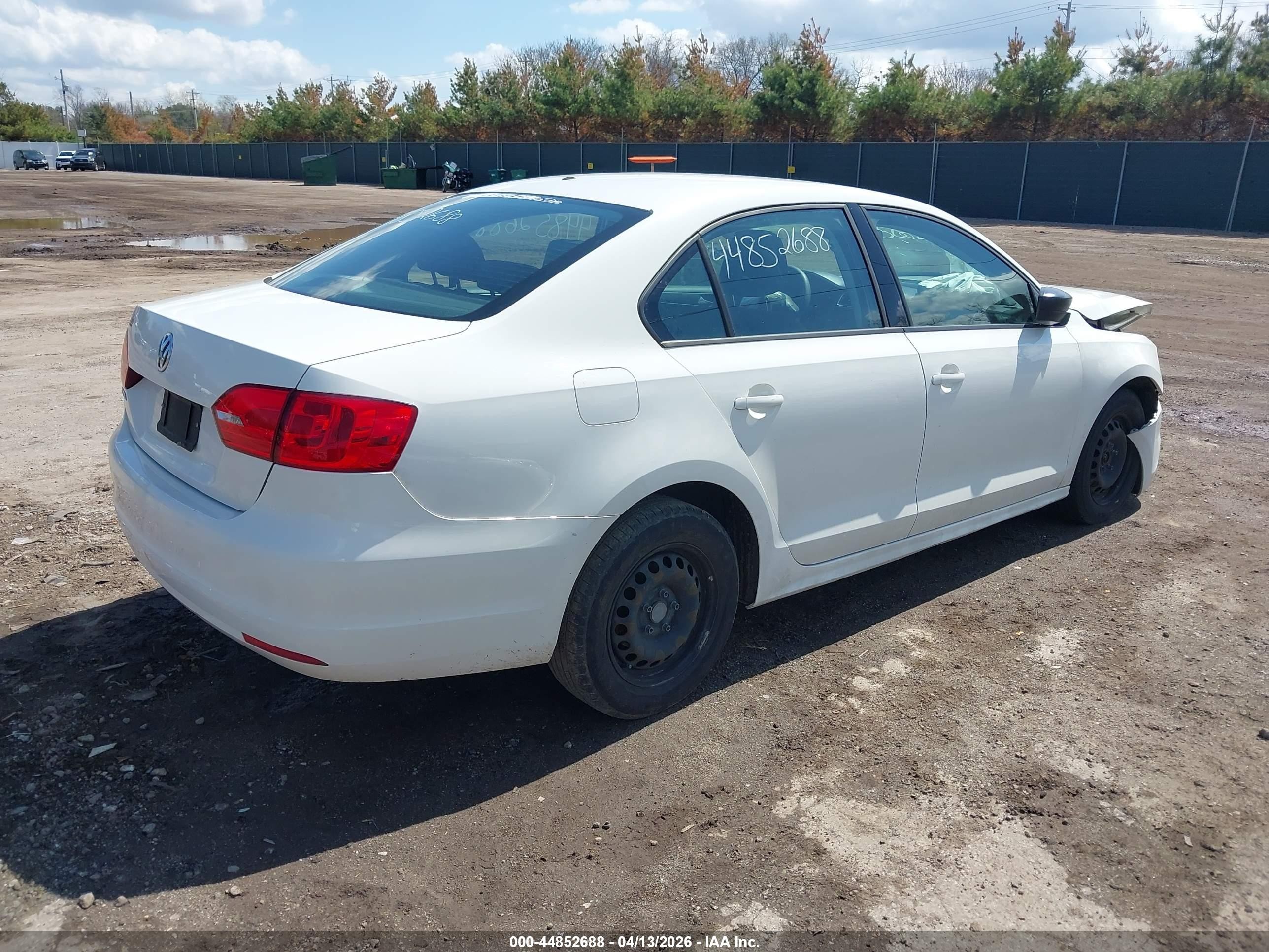 2013 Volkswagen Jetta 2.0l S White vin: 3VW2K7AJ7DM204684