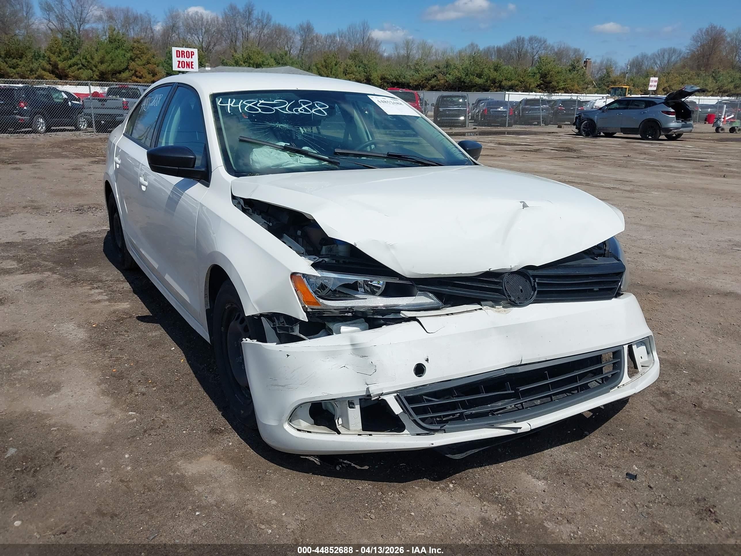 2013 Volkswagen Jetta 2.0l S White vin: 3VW2K7AJ7DM204684