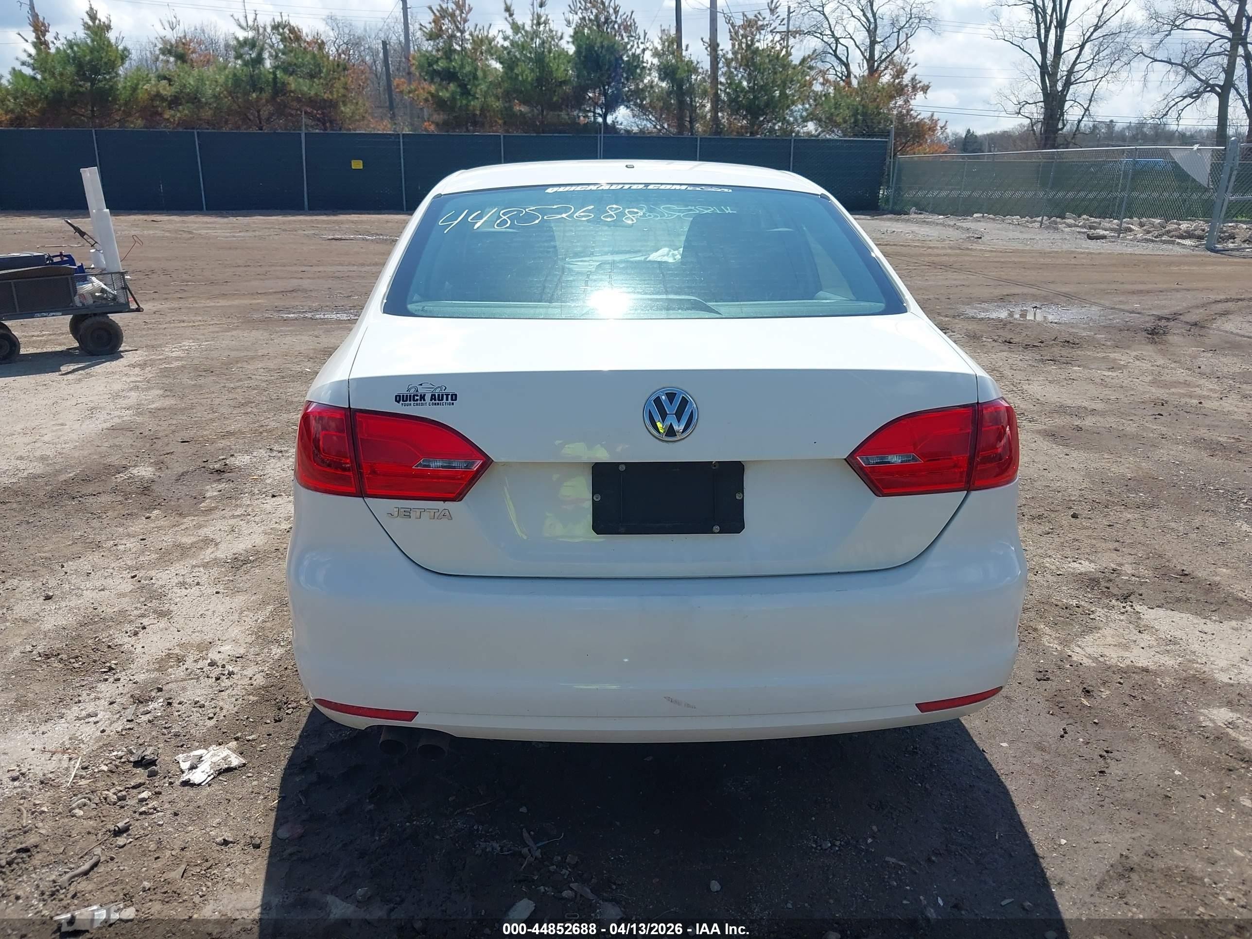 2013 Volkswagen Jetta 2.0l S White vin: 3VW2K7AJ7DM204684