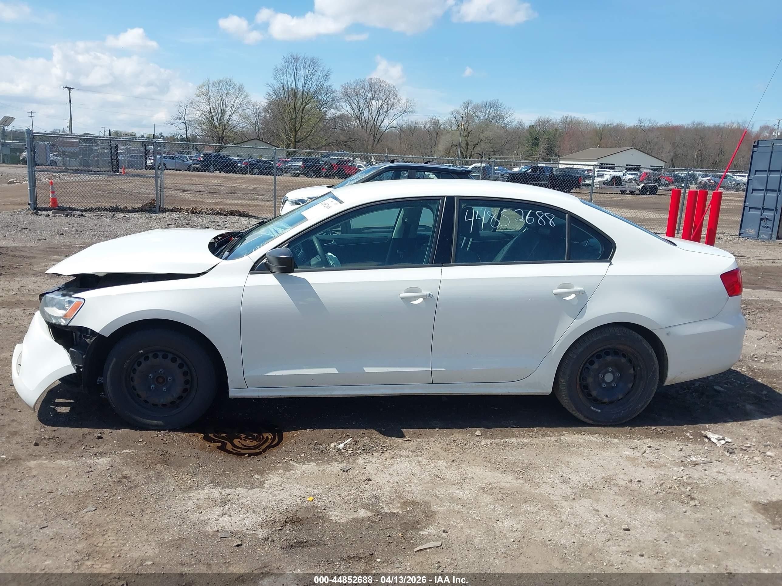 2013 Volkswagen Jetta 2.0l S White vin: 3VW2K7AJ7DM204684