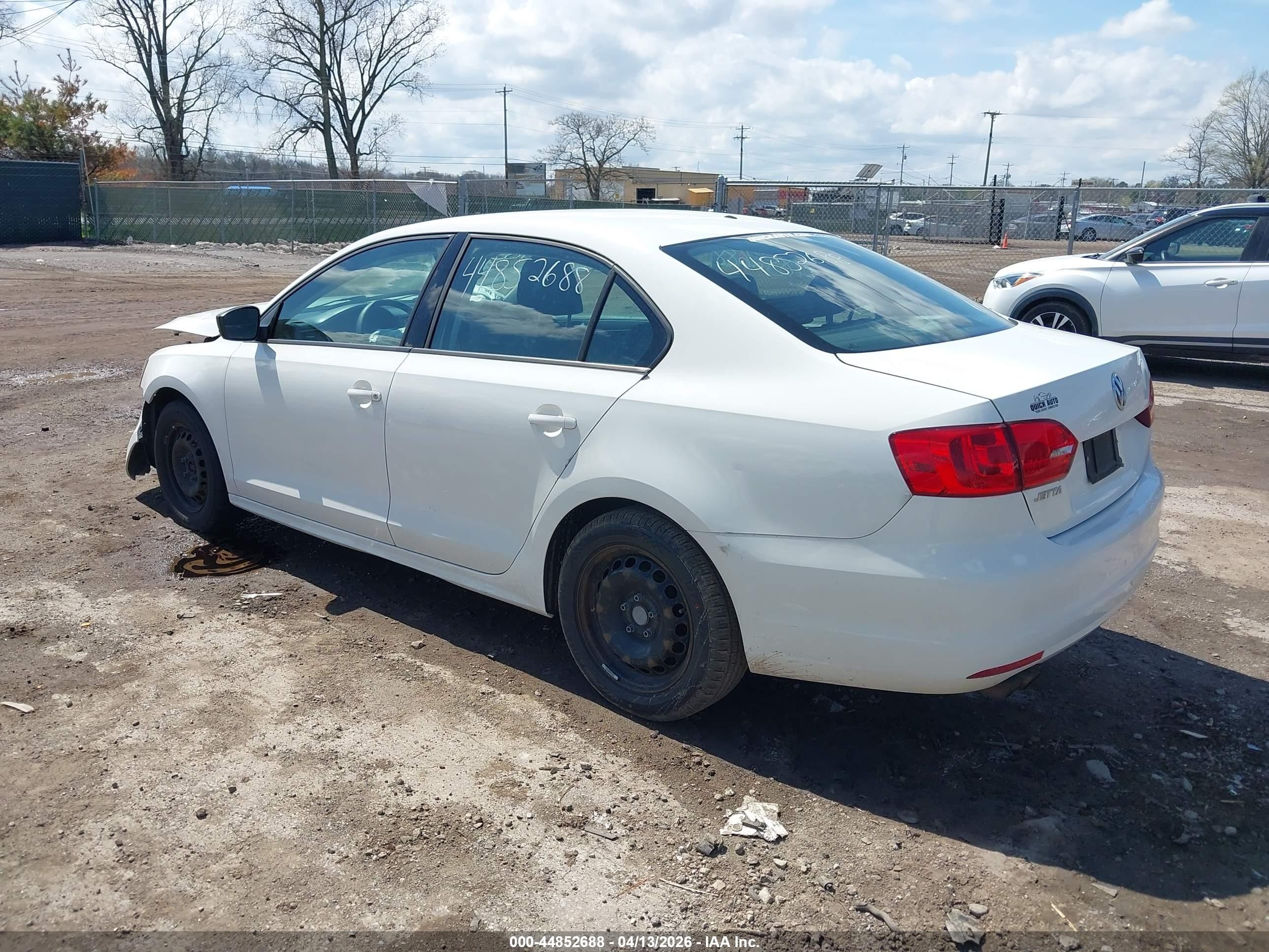 2013 Volkswagen Jetta 2.0l S White vin: 3VW2K7AJ7DM204684