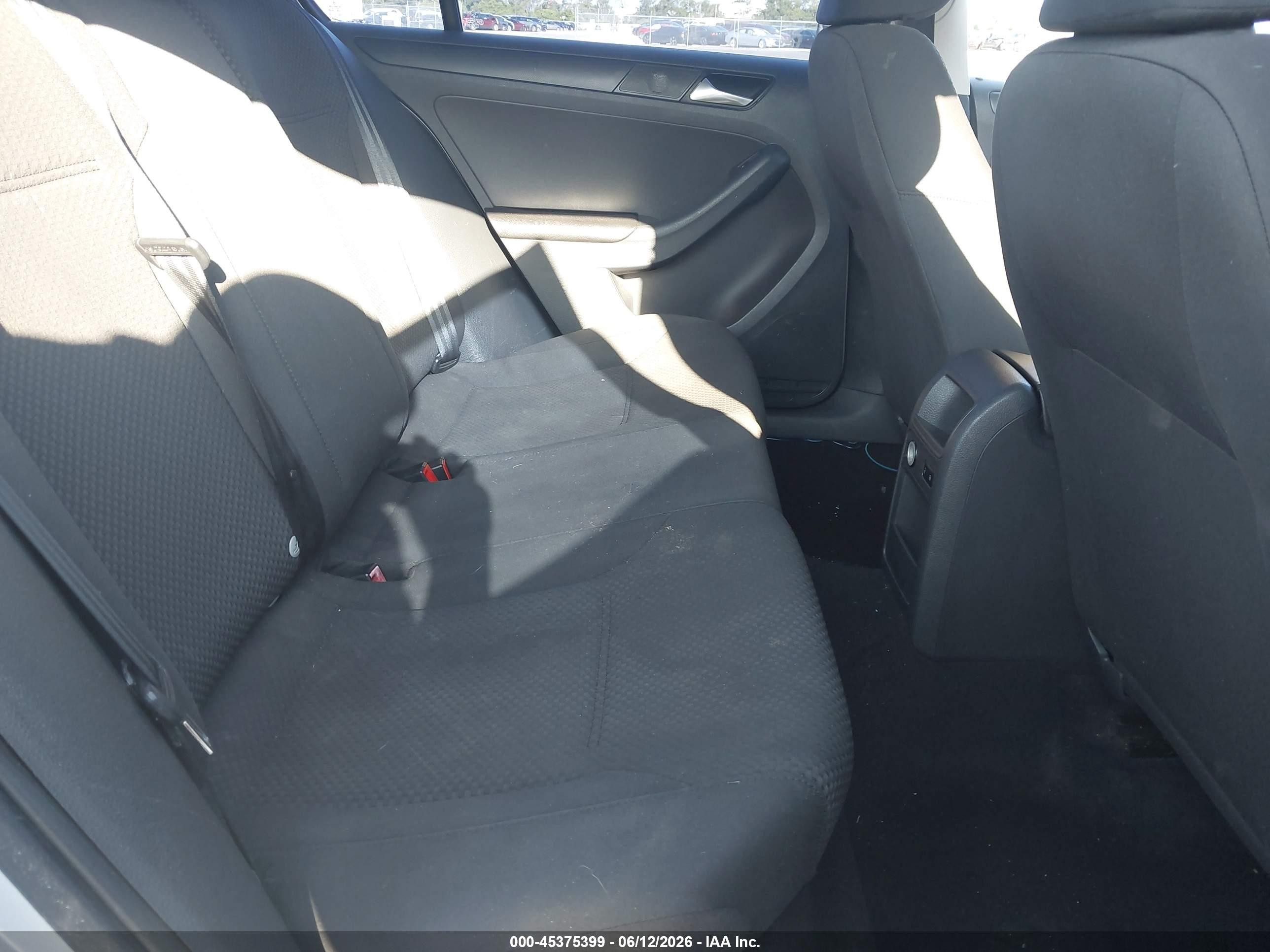 2013 Volkswagen Jetta 2.0l S Серебряный vin: 3VW2K7AJ7DM308088