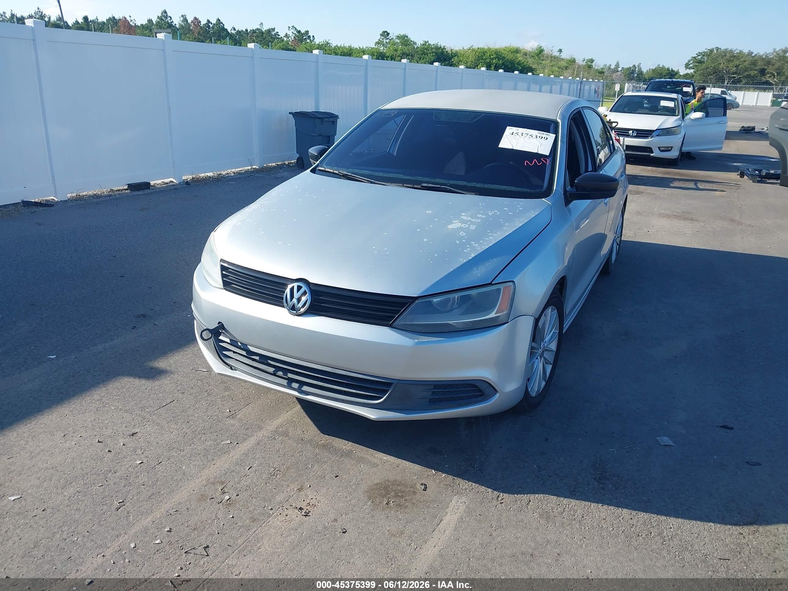 2013 Volkswagen Jetta 2.0l S Серебряный vin: 3VW2K7AJ7DM308088