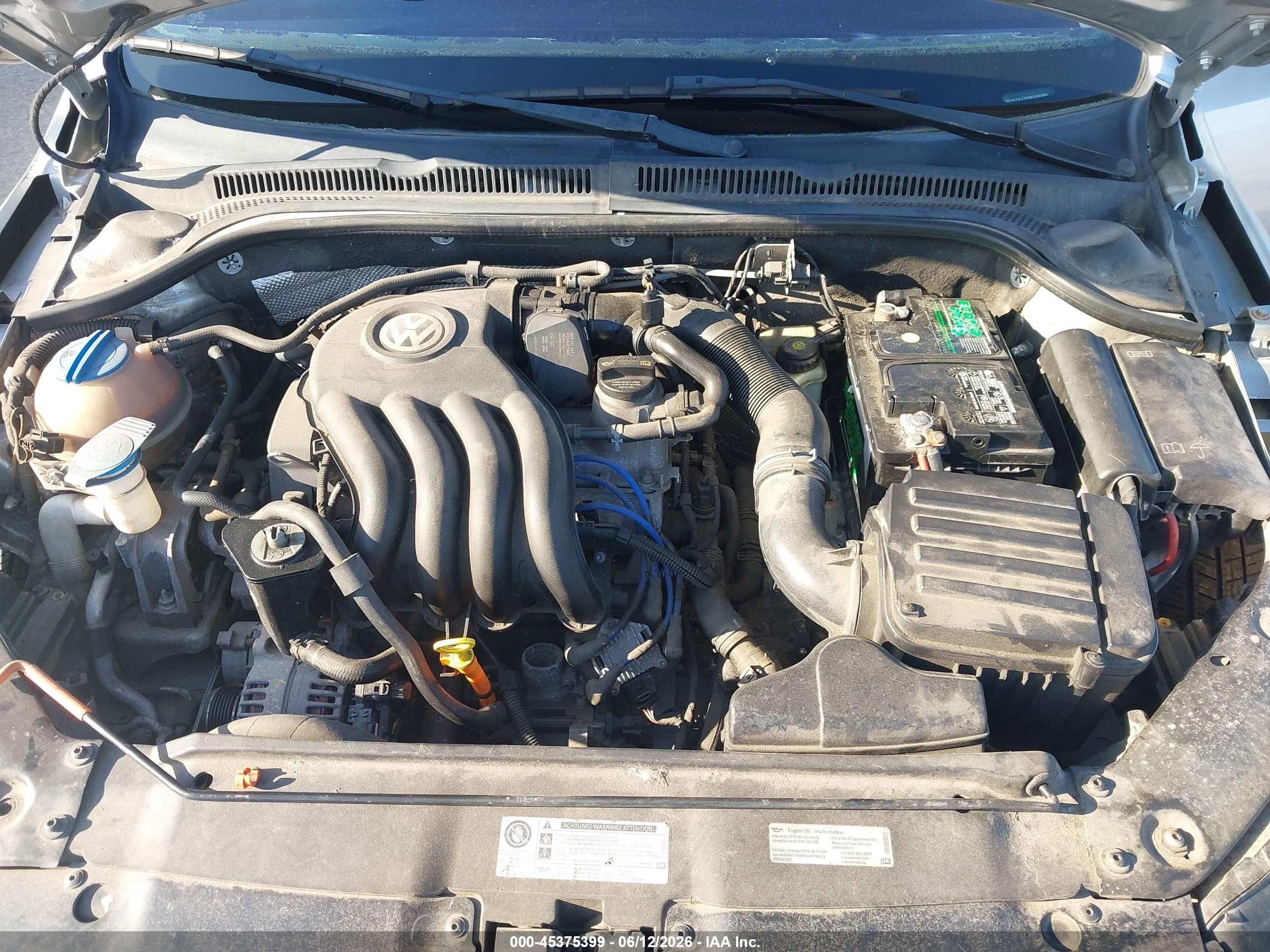 2013 Volkswagen Jetta 2.0l S Серебряный vin: 3VW2K7AJ7DM308088