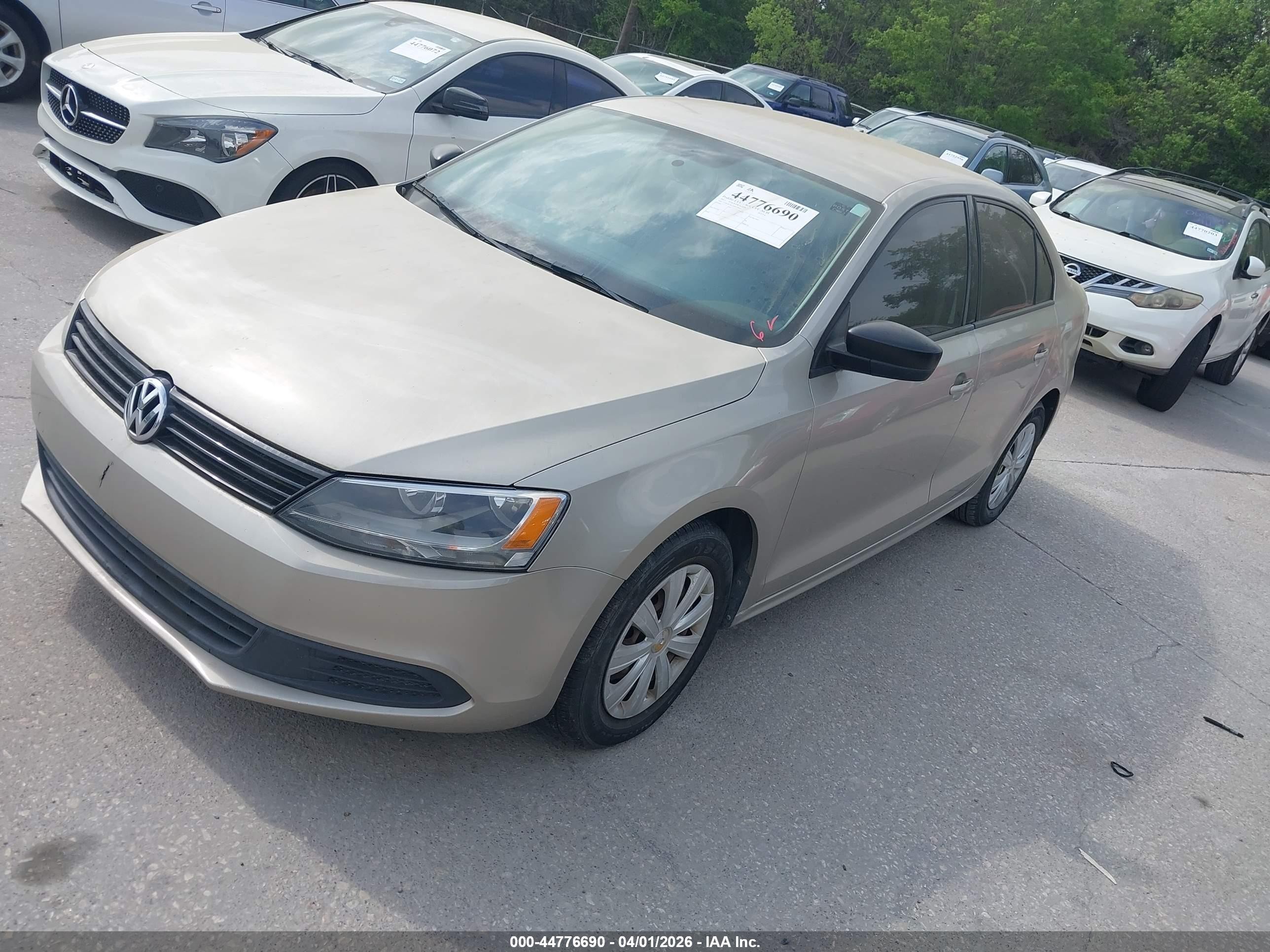 2013 Volkswagen Jetta 2.0l S Silver vin: 3VW2K7AJ7DM318068