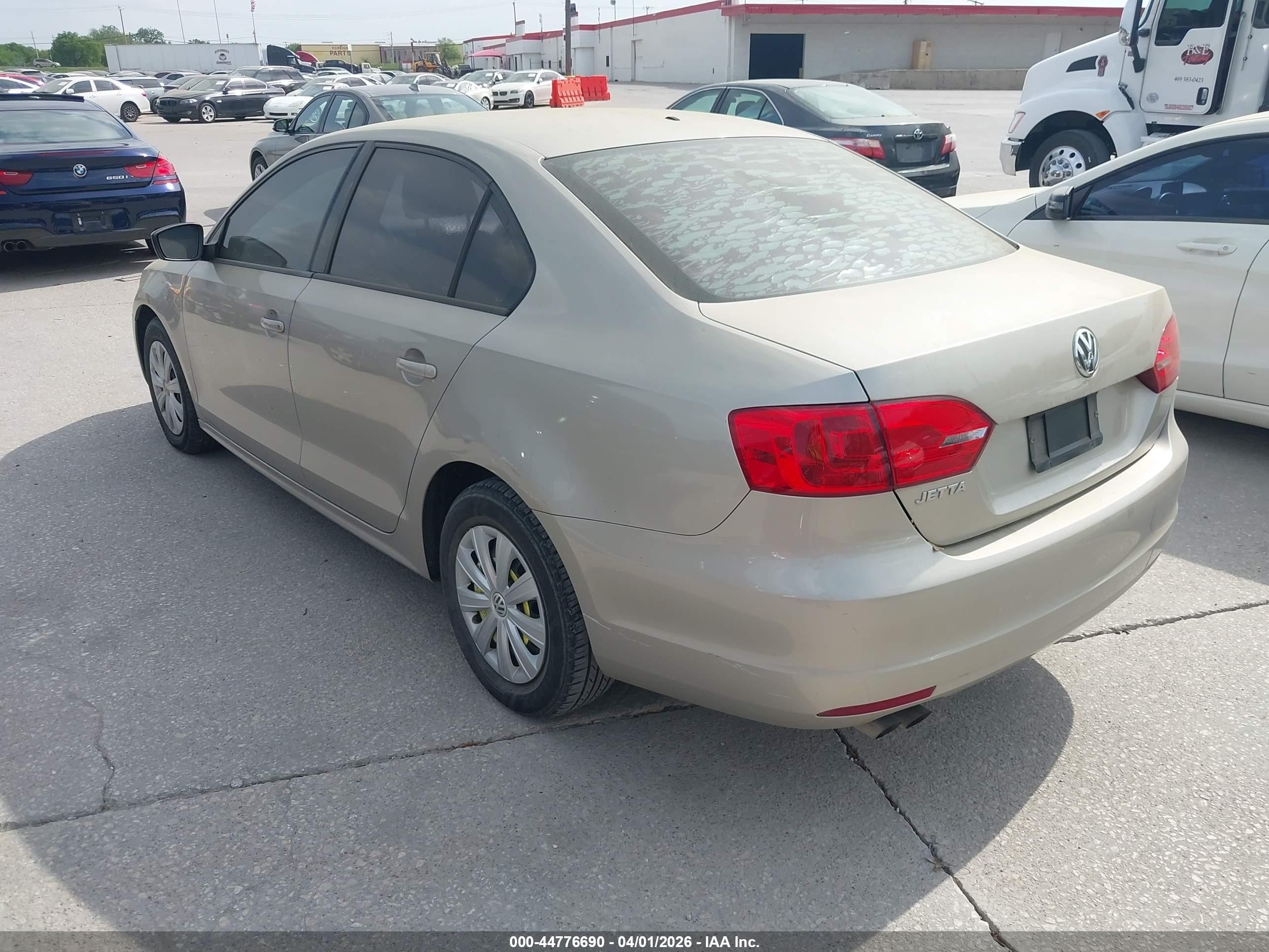 2013 Volkswagen Jetta 2.0l S Silver vin: 3VW2K7AJ7DM318068