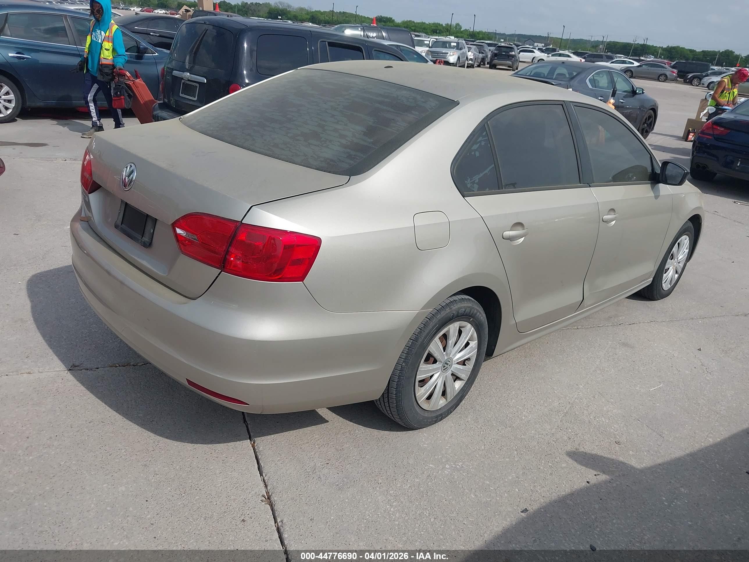 2013 Volkswagen Jetta 2.0l S Silver vin: 3VW2K7AJ7DM318068