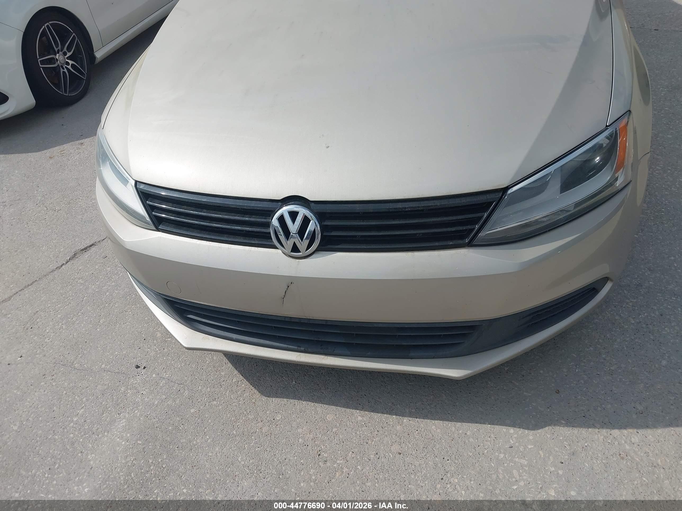 2013 Volkswagen Jetta 2.0l S Silver vin: 3VW2K7AJ7DM318068