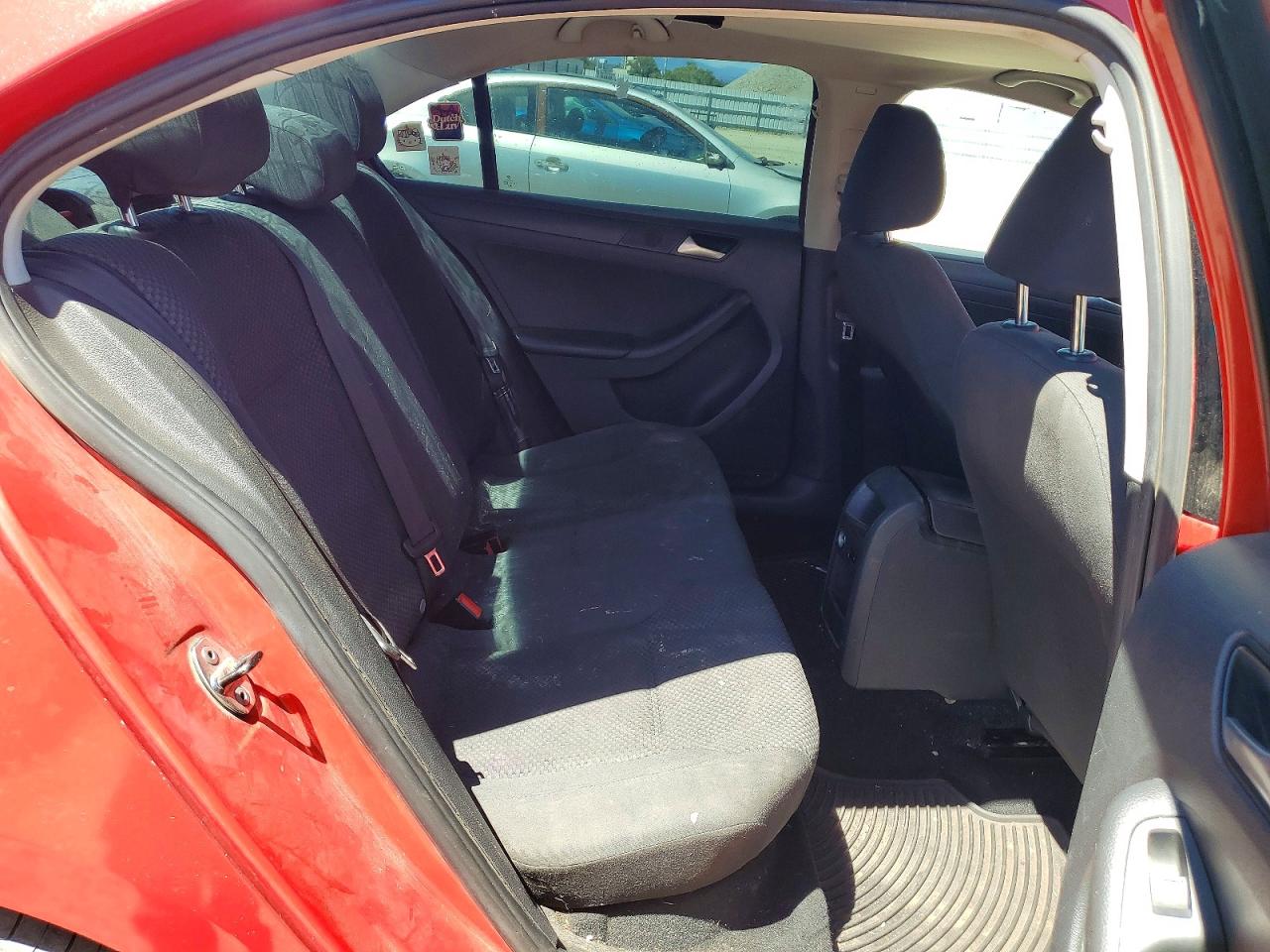 2014 Volkswagen Jetta Base Red vin: 3VW2K7AJ7EM209692
