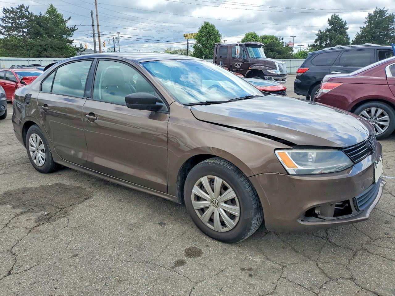 2014 Volkswagen Jetta Base/s Brown vin: 3VW2K7AJ7EM213788