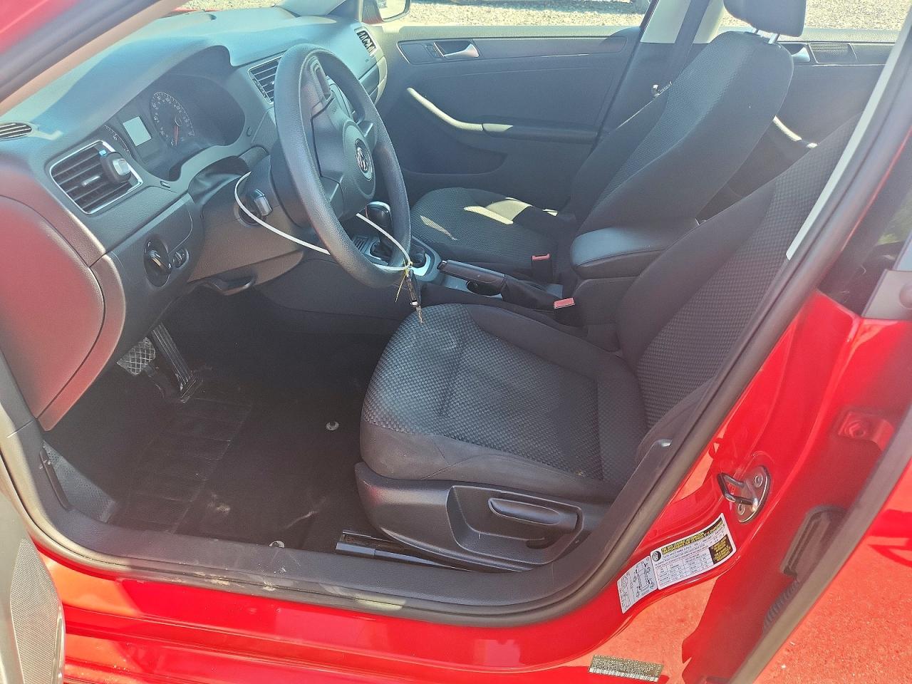 2014 Volkswagen Jetta Base Red vin: 3VW2K7AJ7EM253403