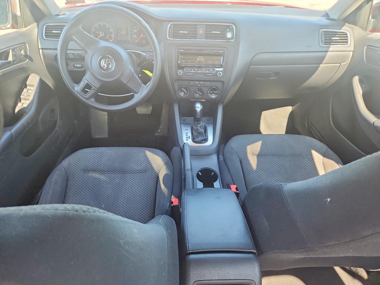 2014 Volkswagen Jetta Base Red vin: 3VW2K7AJ7EM253403