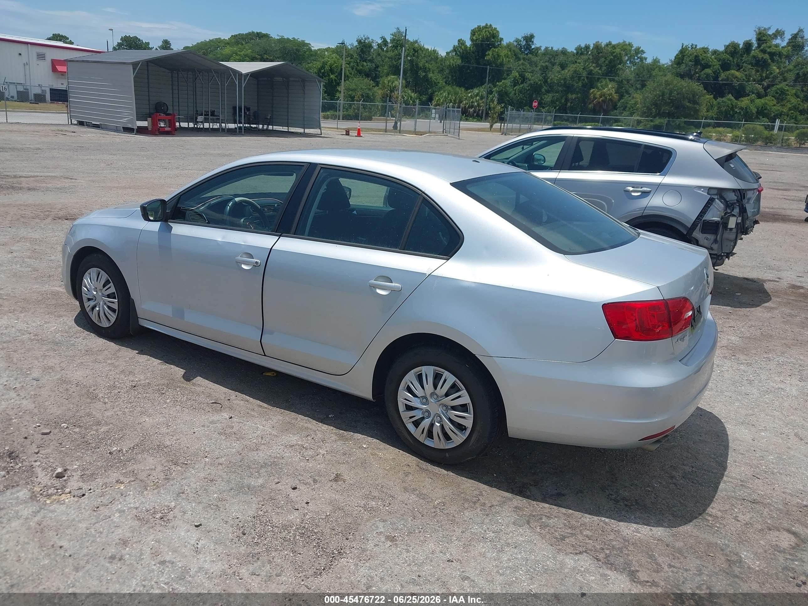 2014 Volkswagen Jetta 2.0l S Silver vin: 3VW2K7AJ7EM306570