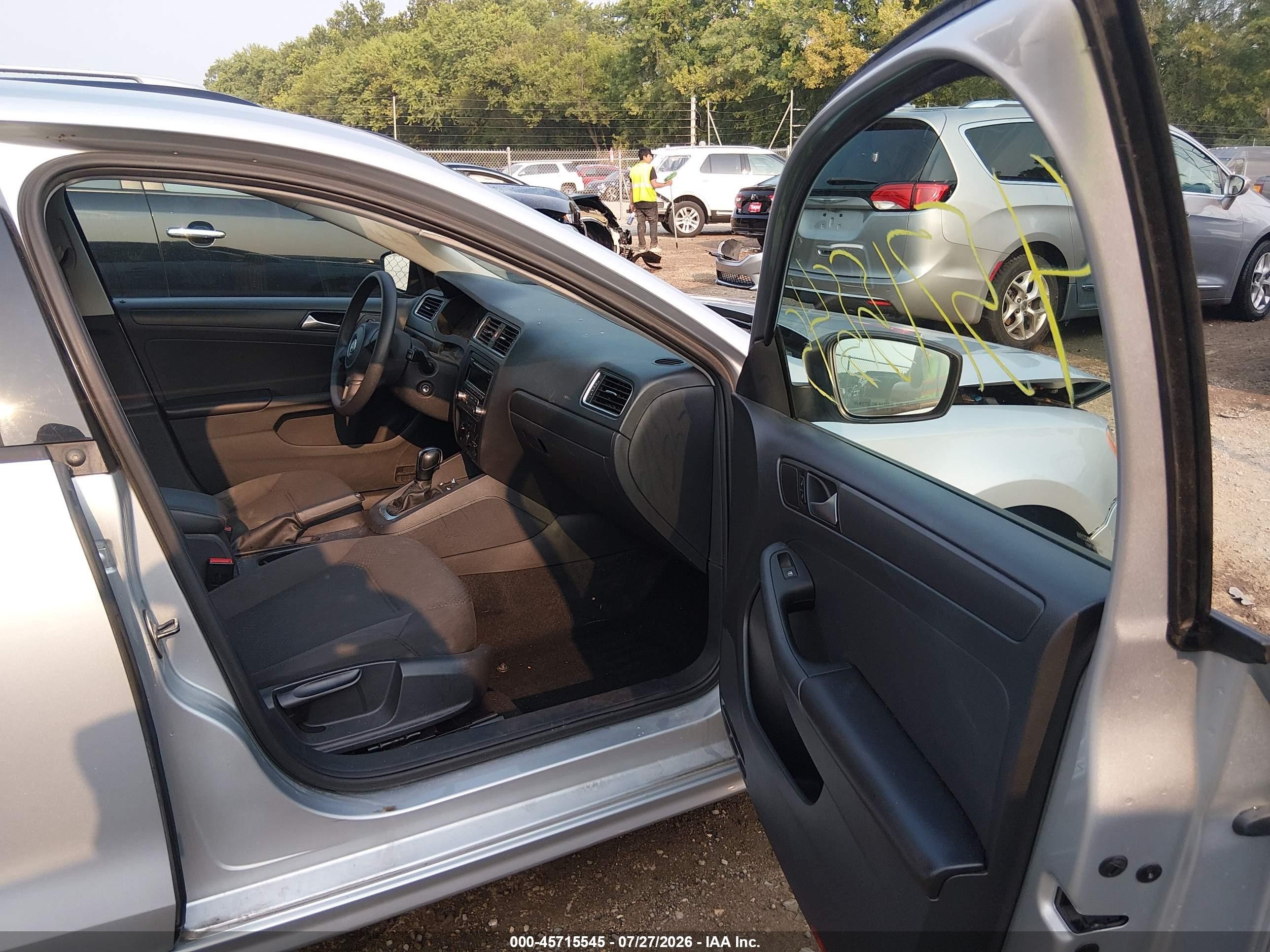 2014 Volkswagen Jetta 2.0l S Silver vin: 3VW2K7AJ7EM325930