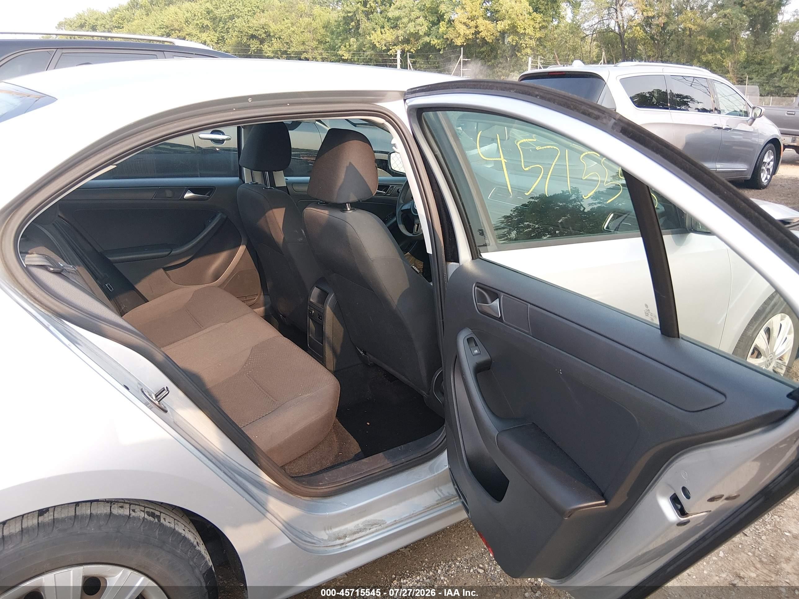 2014 Volkswagen Jetta 2.0l S Silver vin: 3VW2K7AJ7EM325930