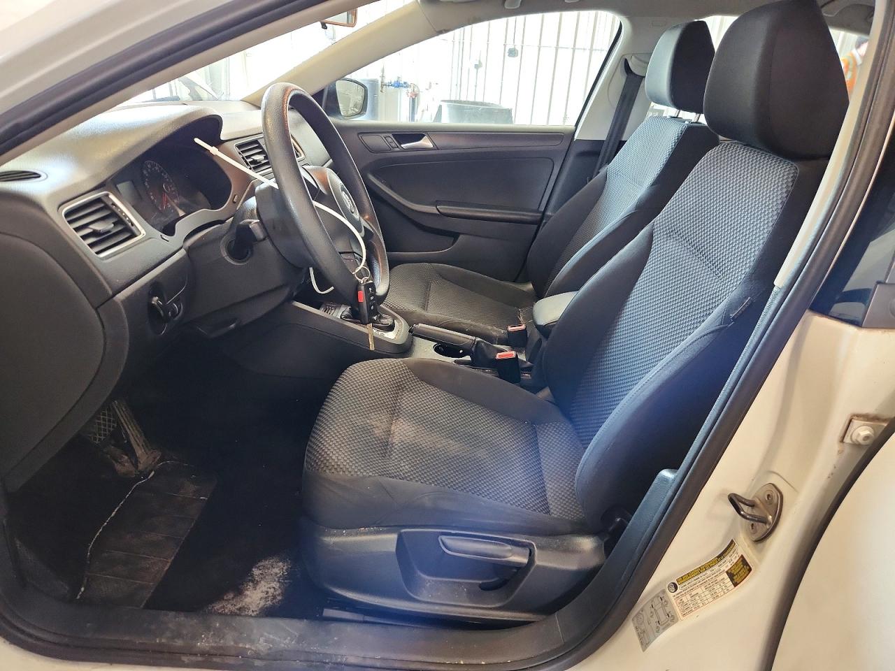 2014 Volkswagen Jetta Base White vin: 3VW2K7AJ7EM333817