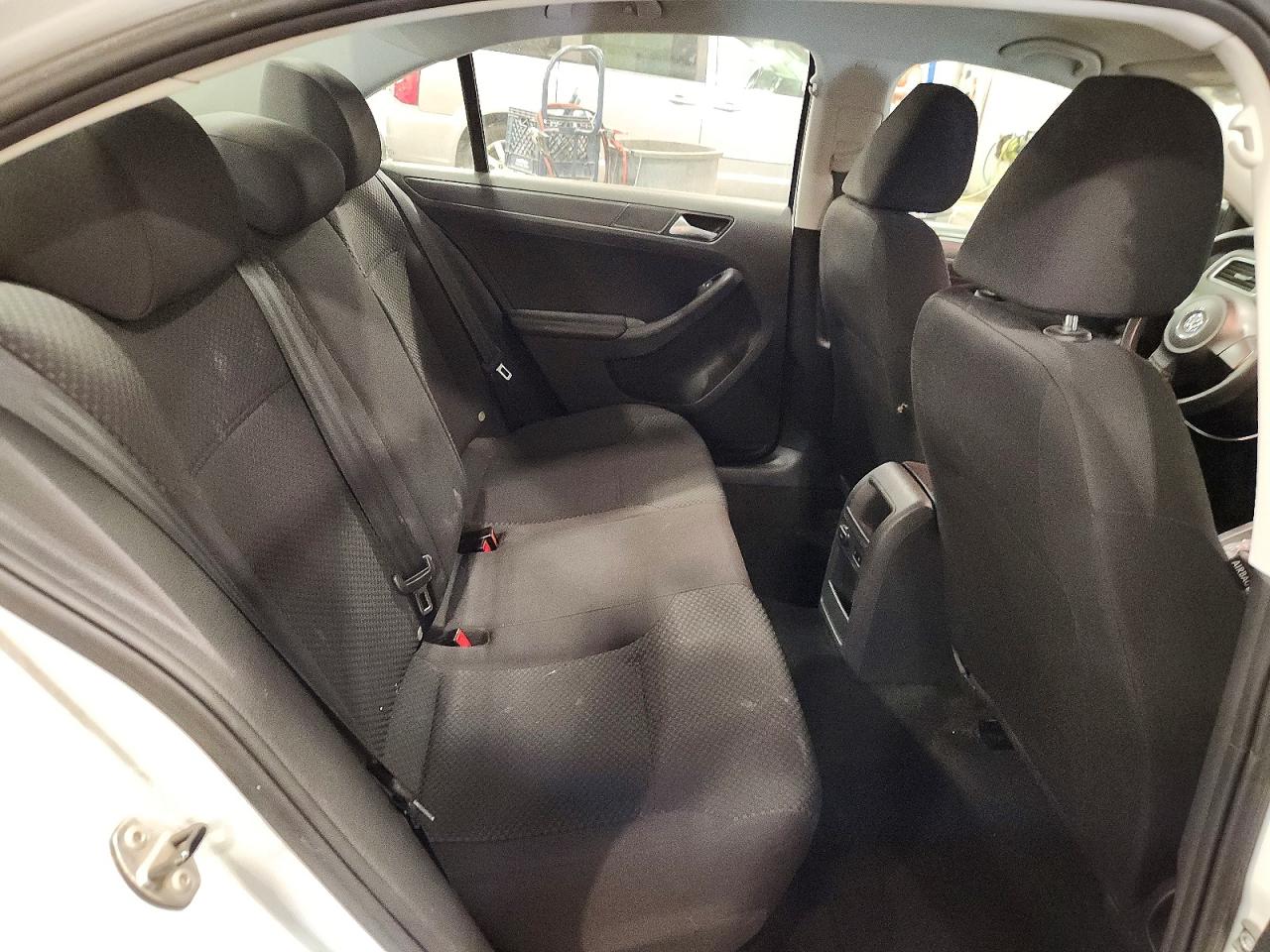 2014 Volkswagen Jetta Base White vin: 3VW2K7AJ7EM333817