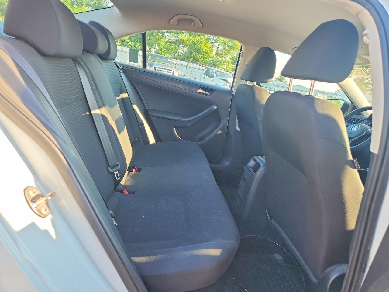 2015 Volkswagen Jetta Base/s White vin: 3VW2K7AJ7FM306294