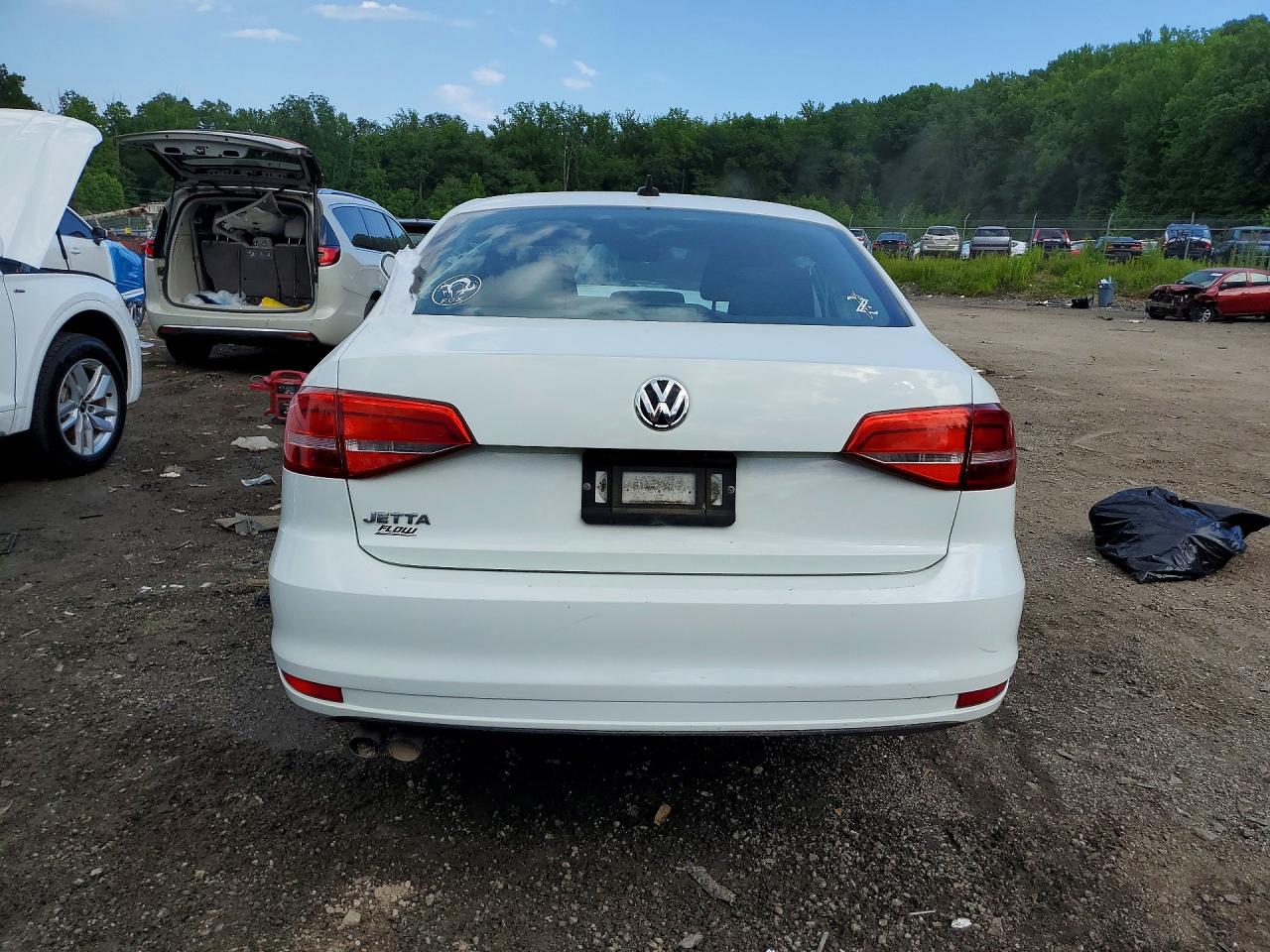 2015 Volkswagen Jetta Base White vin: 3VW2K7AJ7FM316159